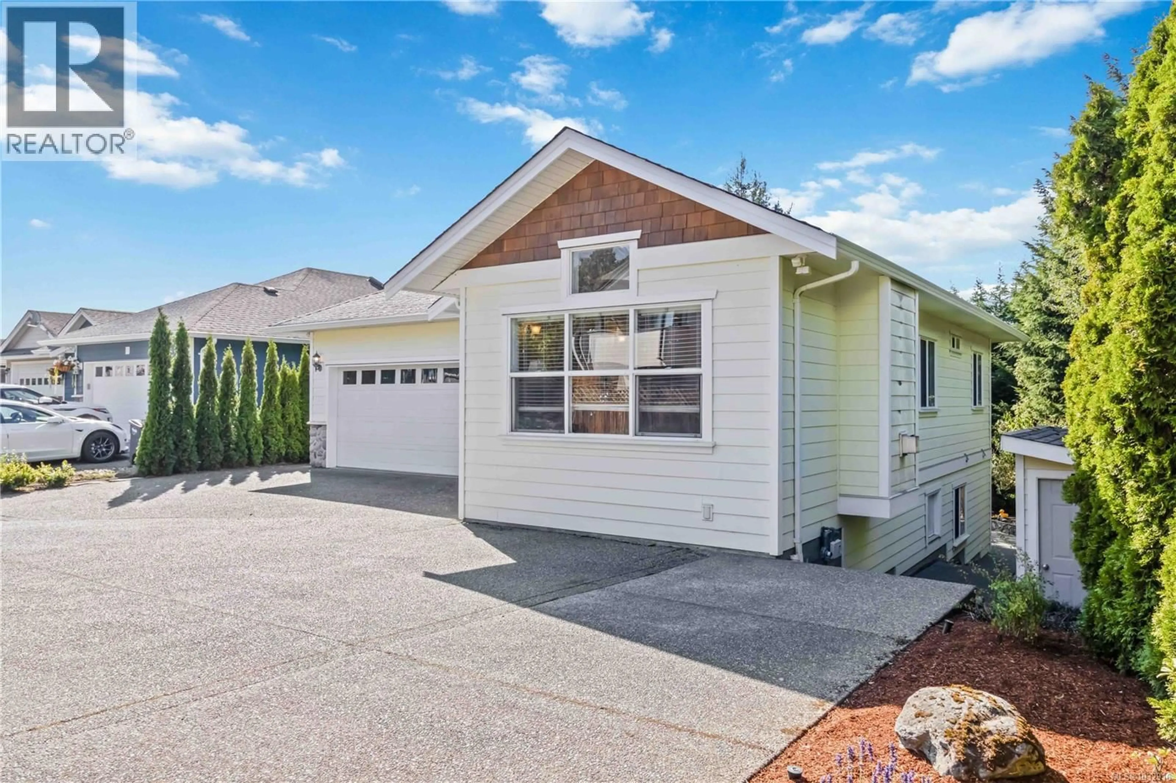 Home with vinyl exterior material, street for 808 JAGDEEP PLACE, Saanich British Columbia V8X2N3