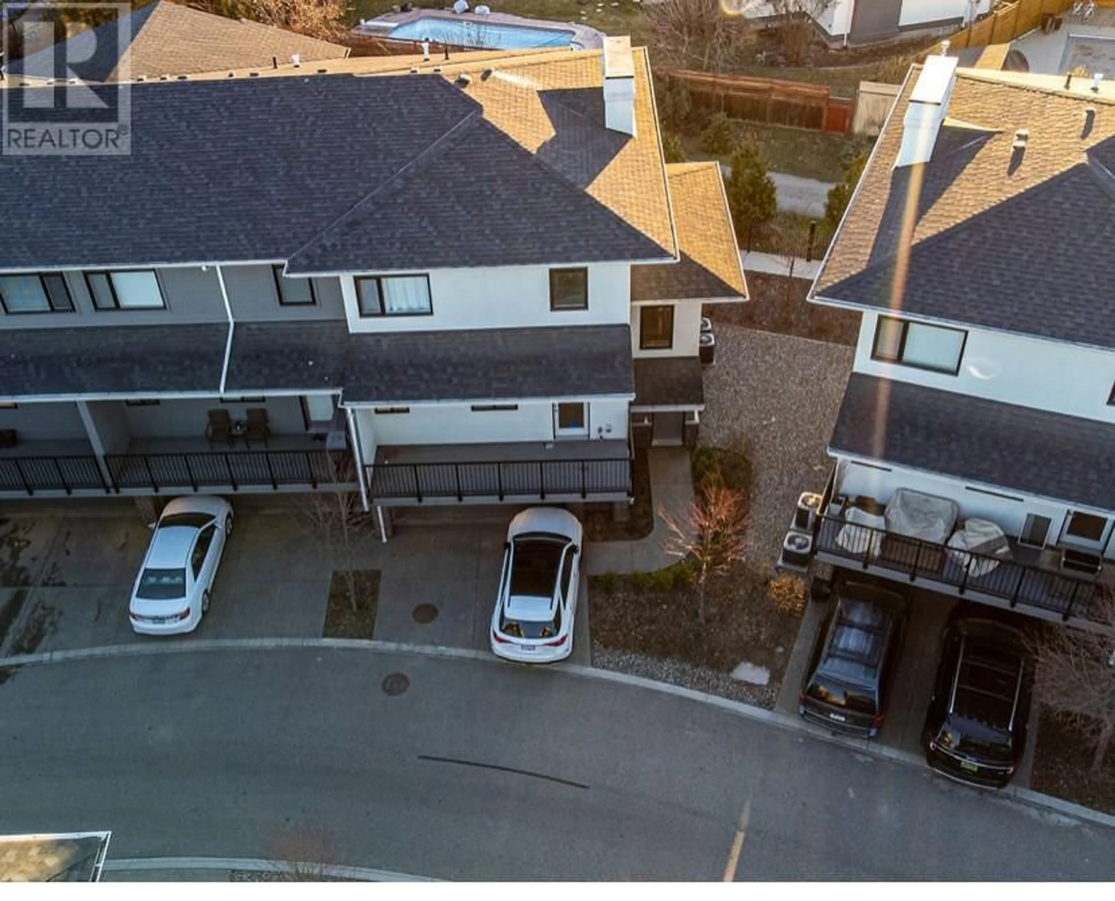 A pic from outside/outdoor area/front of a property/back of a property/a pic from drone, street for 26 - 1102 CAMERON AVENUE, Kelowna British Columbia V1Y0B2