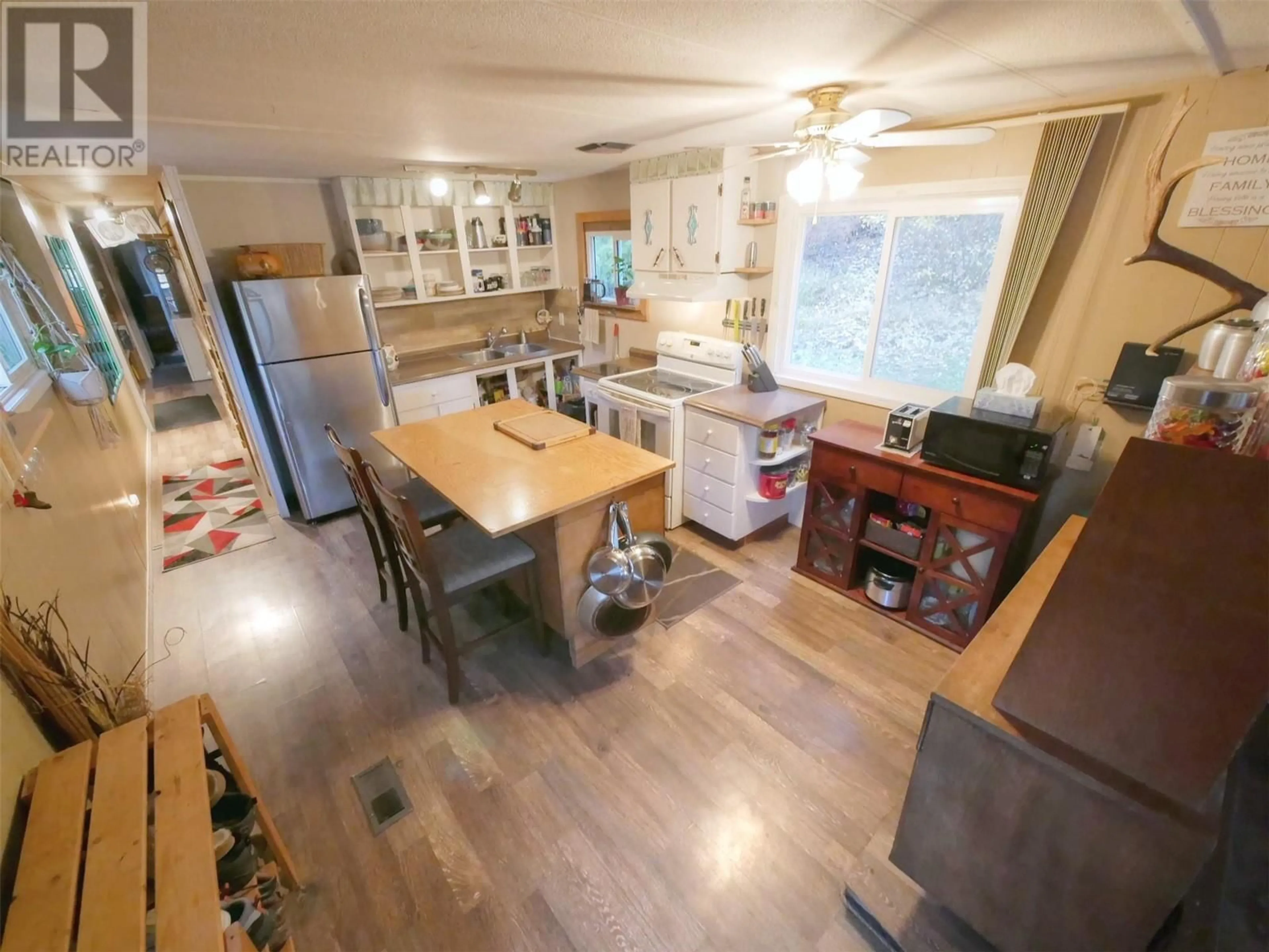 Kitchen, wood floors, cottage for 1137 36th Avenue, Creston British Columbia V0B1G1