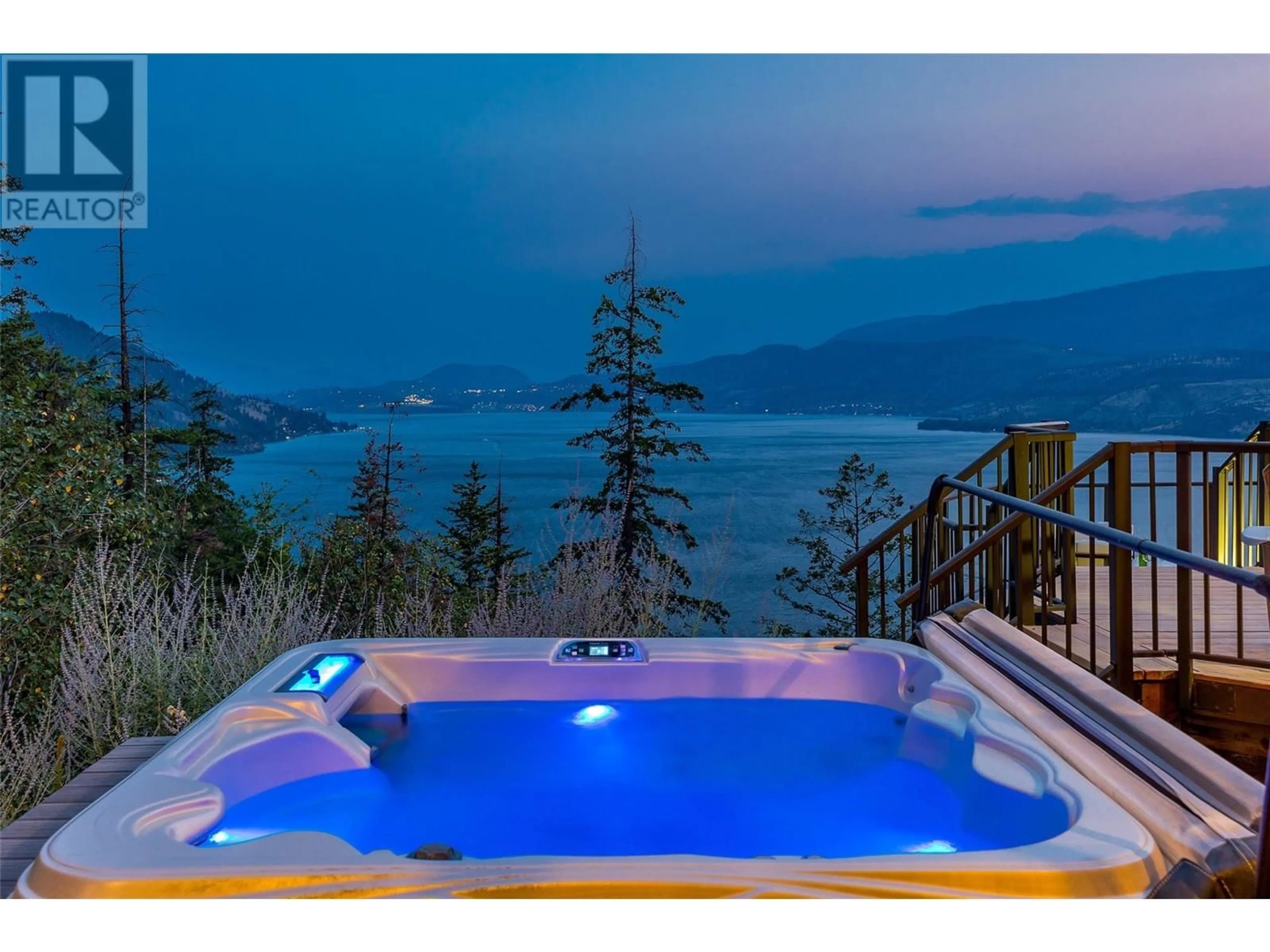 Indoor or outdoor pool for 1252 Kyndree Court, Kelowna British Columbia V1V1H1