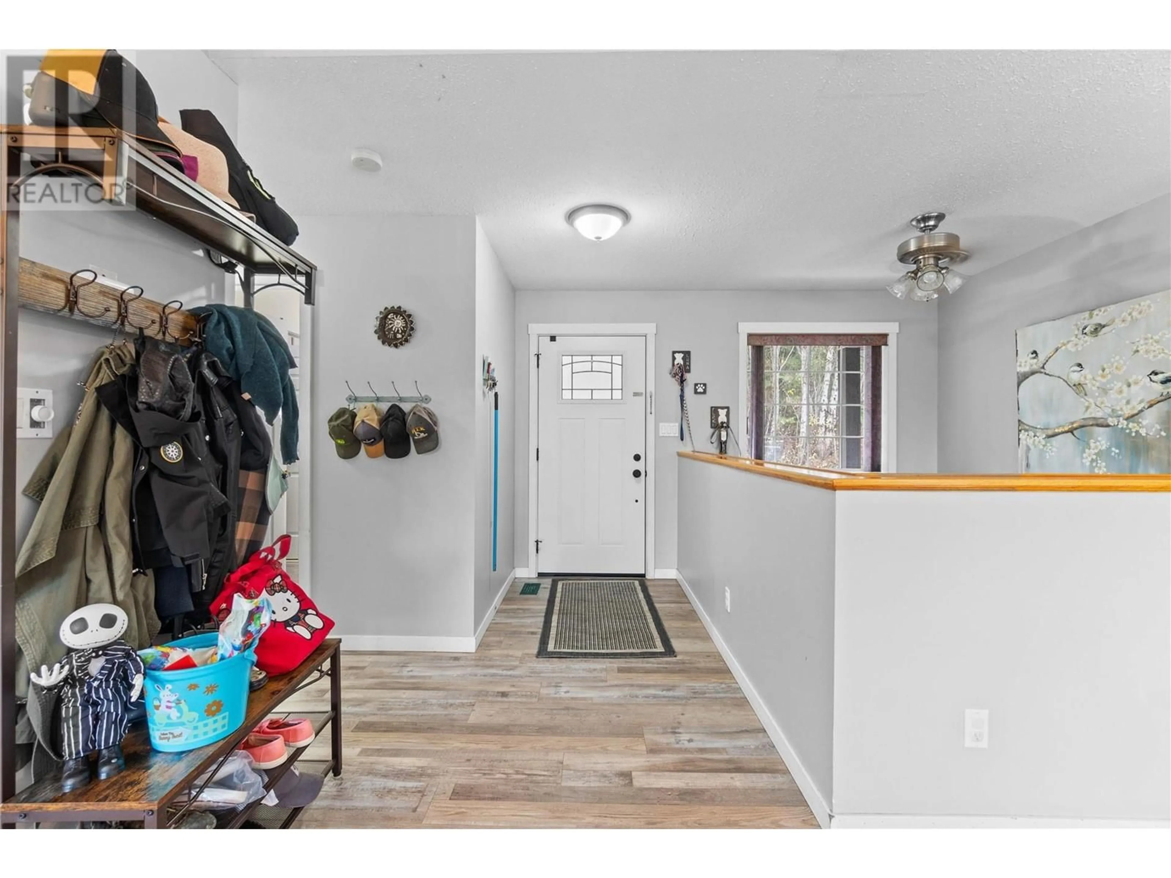 Indoor entryway, wood floors for 522 Caouette Road, Sorrento British Columbia V0E2W1