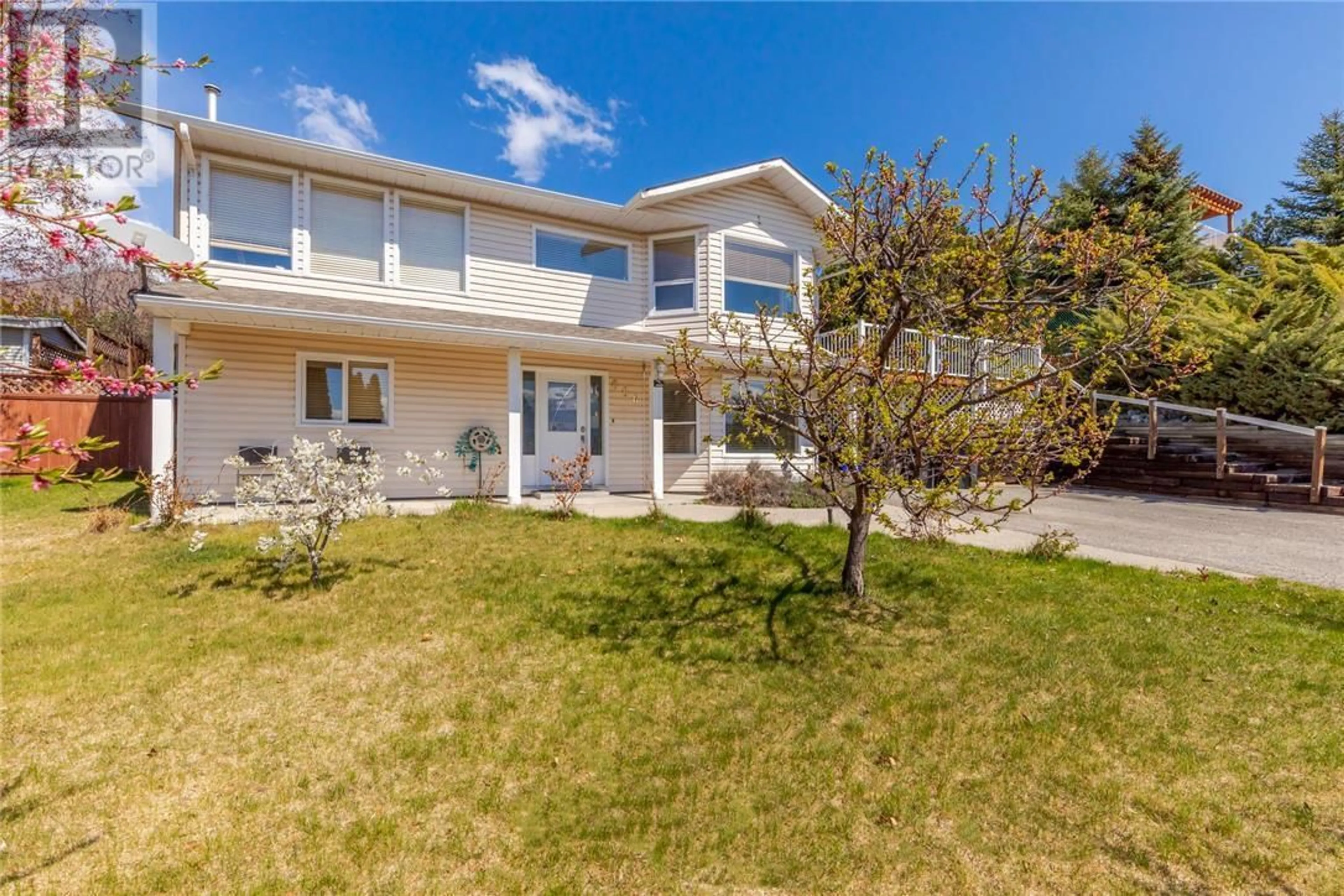 Home with vinyl exterior material, street for 886 STEVENSON ROAD, West Kelowna British Columbia V1Z1N2