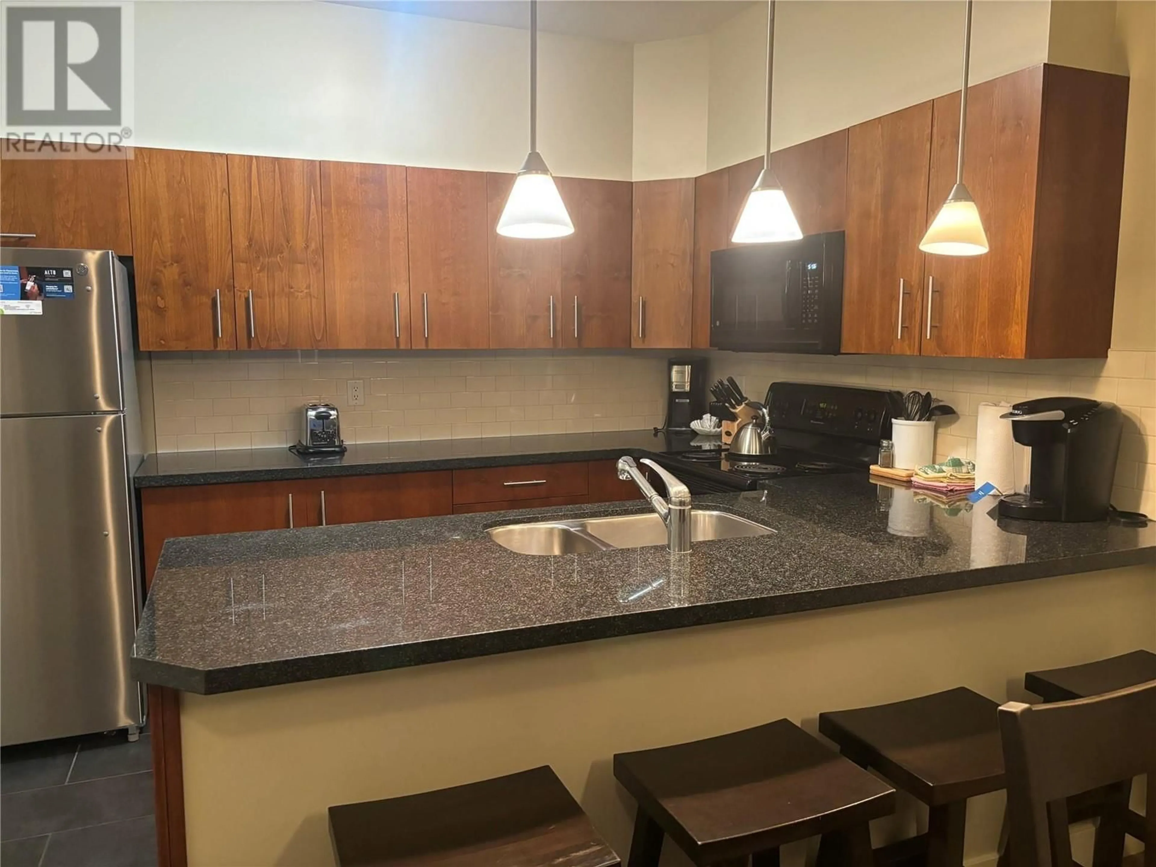 Standard kitchen for 2049 Summit Drive Unit# 314D, Panorama British Columbia V0A1T0