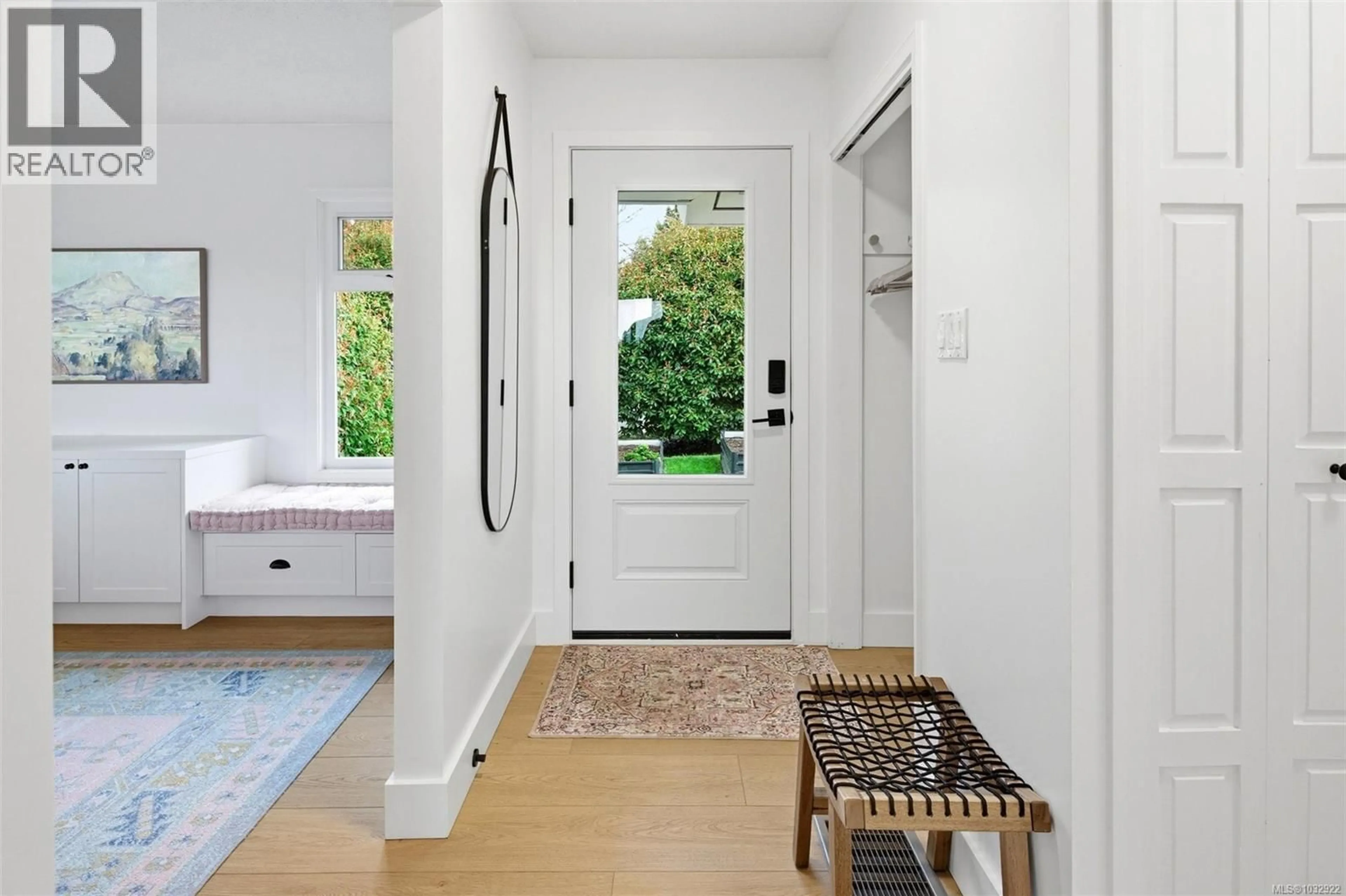 Indoor entryway for 4285 CAEN ROAD, Saanich British Columbia V8X3S5