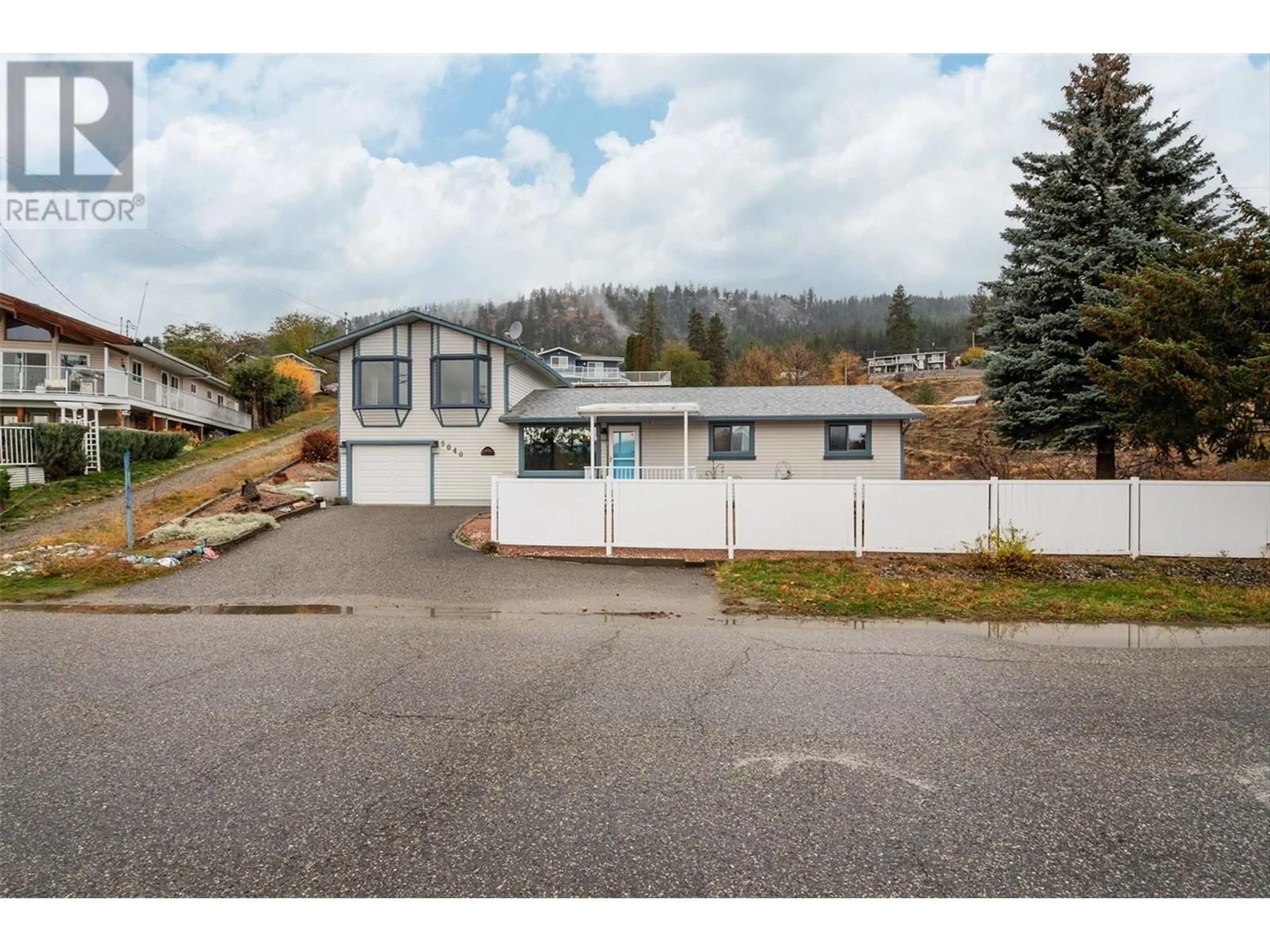 Frontside or backside of a home for 6040 Ellison Avenue, Peachland British Columbia V0H1X4