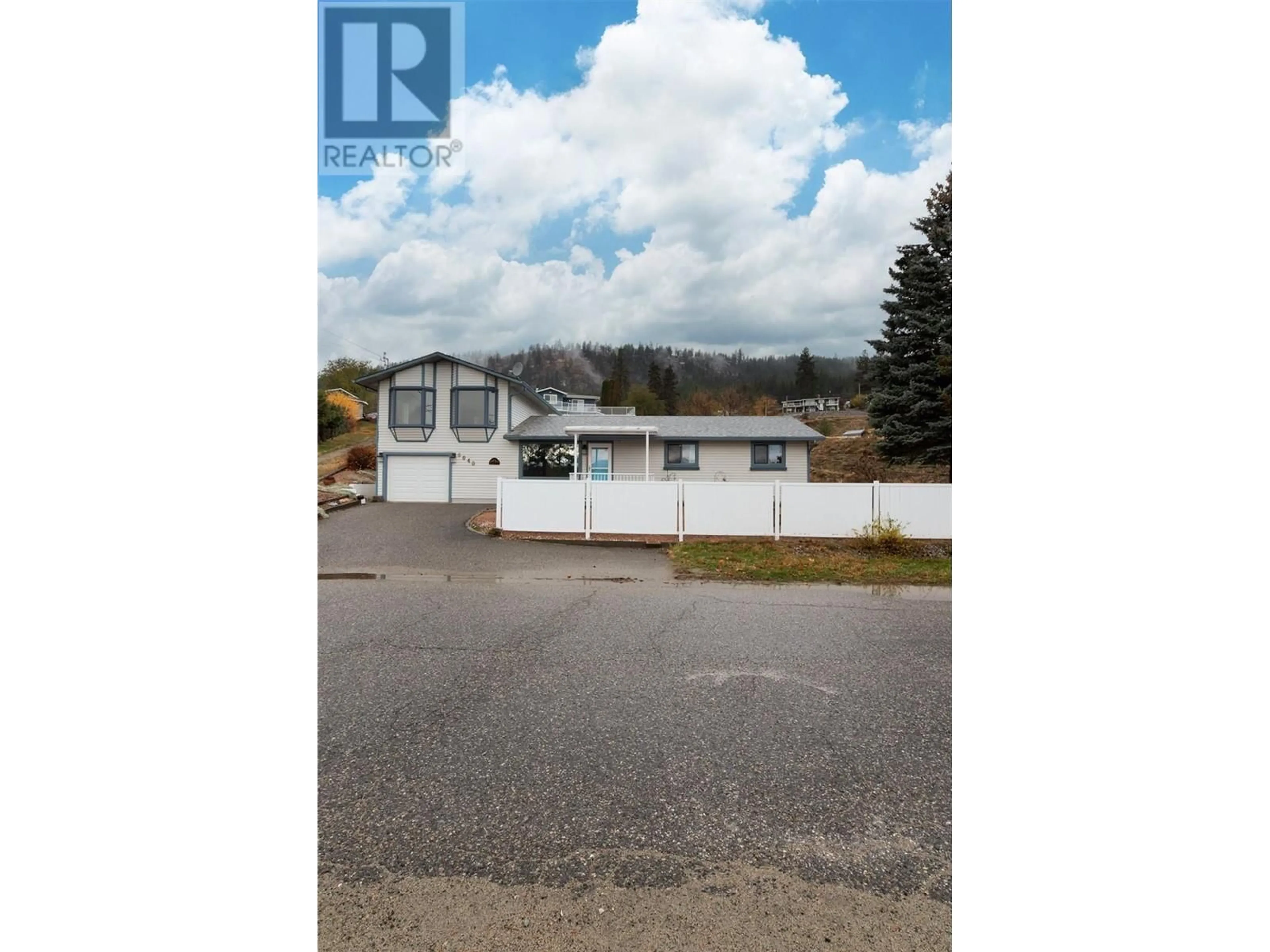 Frontside or backside of a home, the street view for 6040 Ellison Avenue, Peachland British Columbia V0H1X4