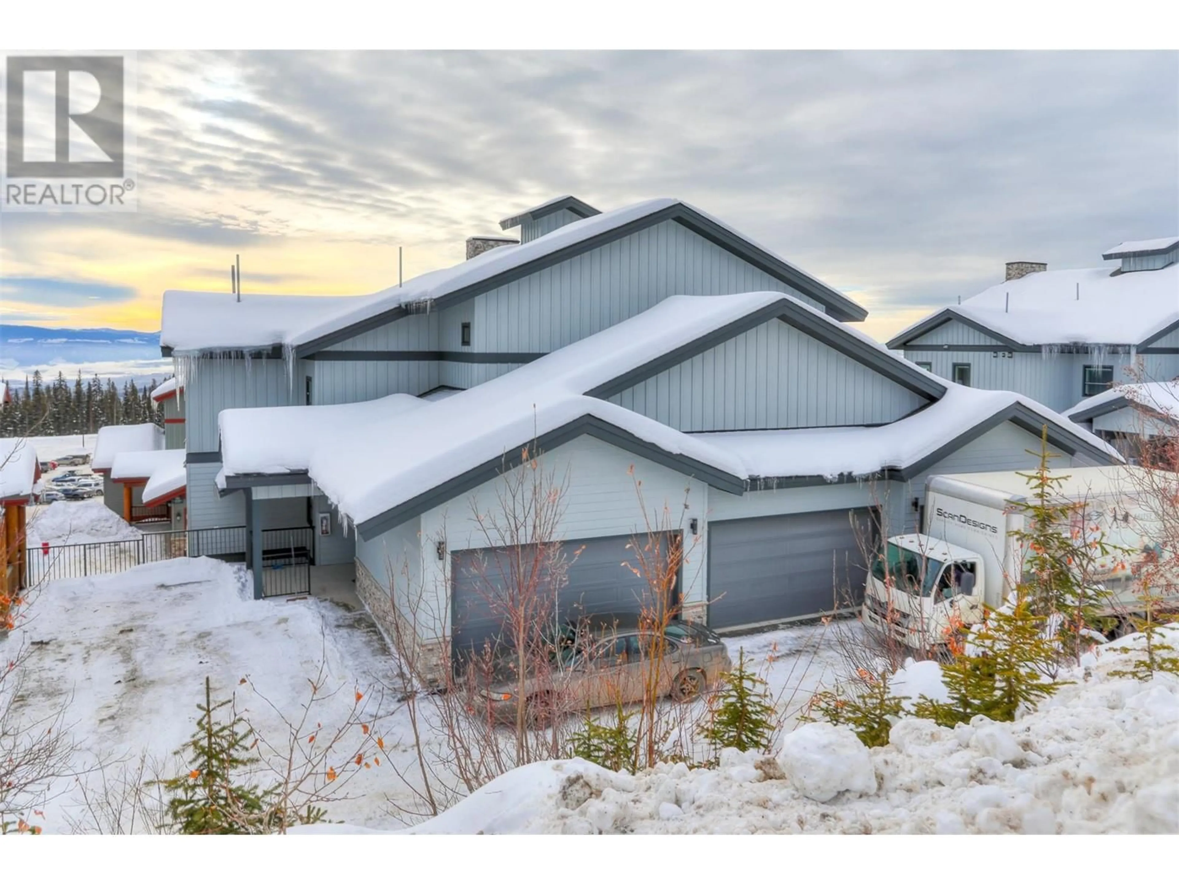 A pic from exterior of the house or condo, the street view for 5075 Snowbird Way Unit# 8B, Big White British Columbia V1P1P3