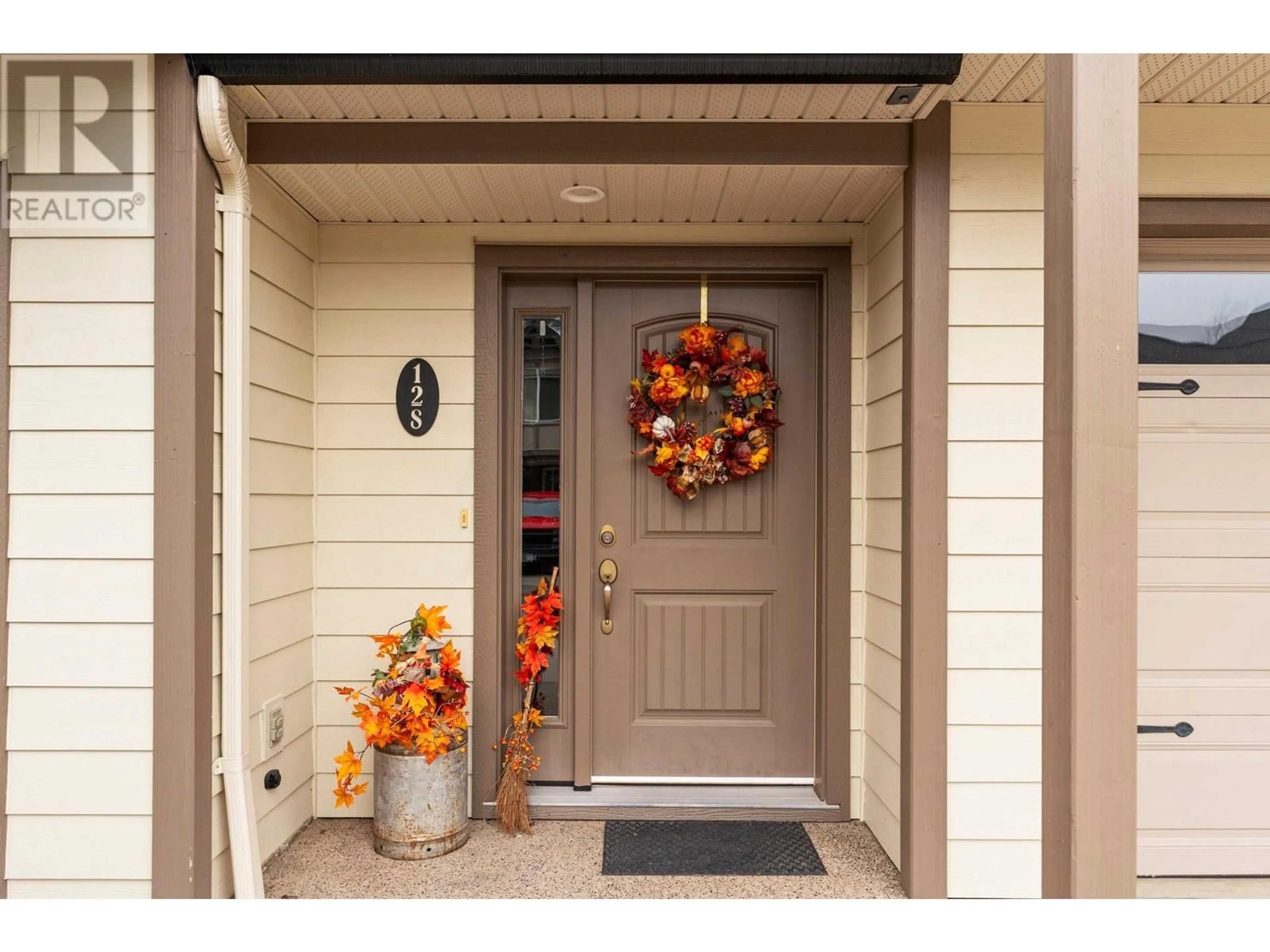 Indoor entryway, wood floors for 3780 Schubert Road Unit# 128 Lot# 35, Armstrong British Columbia V0E1B4