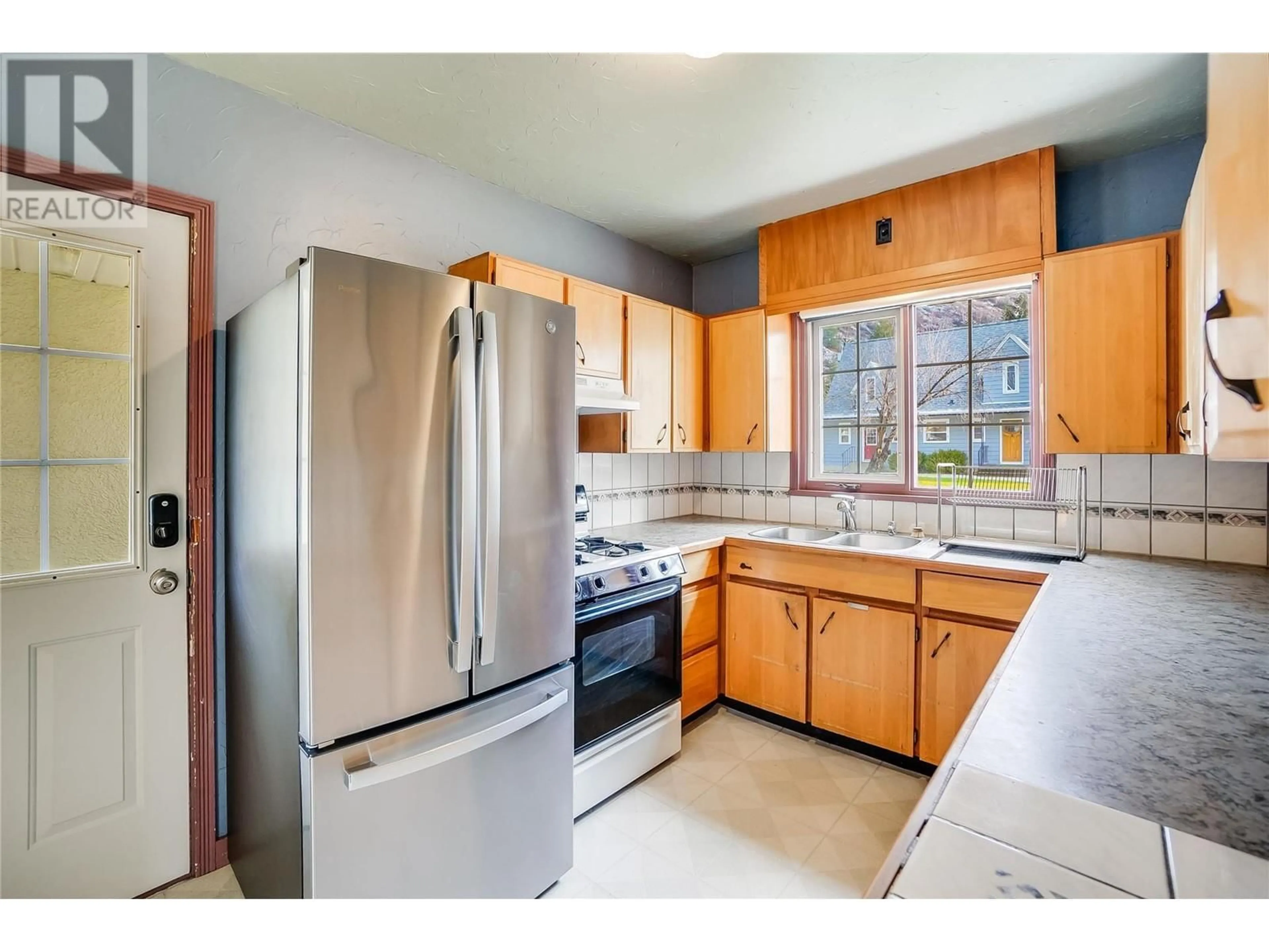 Standard kitchen for 201 Diana Crescent, Trail British Columbia V1R1A2