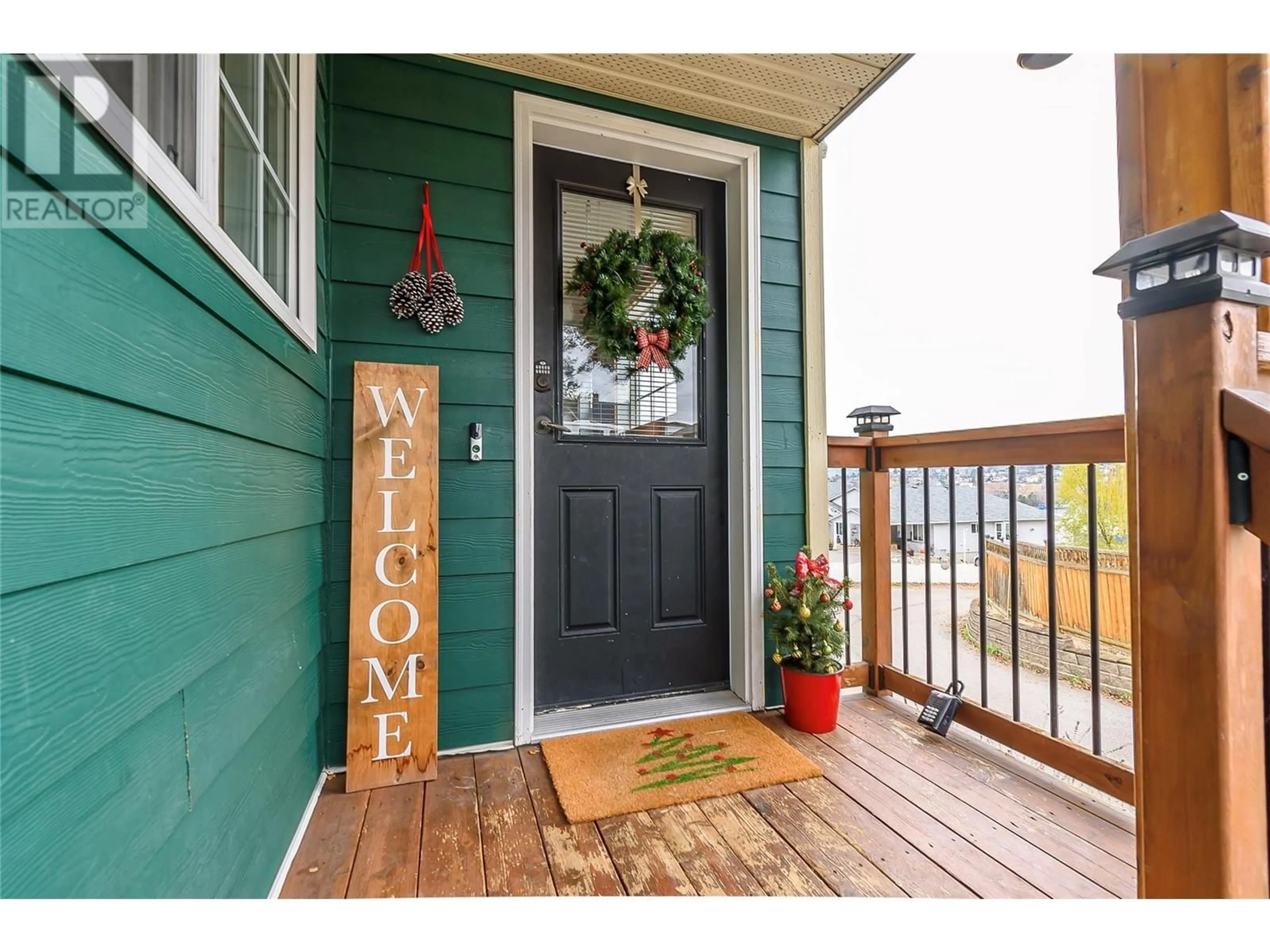 Indoor entryway, wood floors for 4909 27 Avenue Unit# 8, Vernon British Columbia V1T9V4