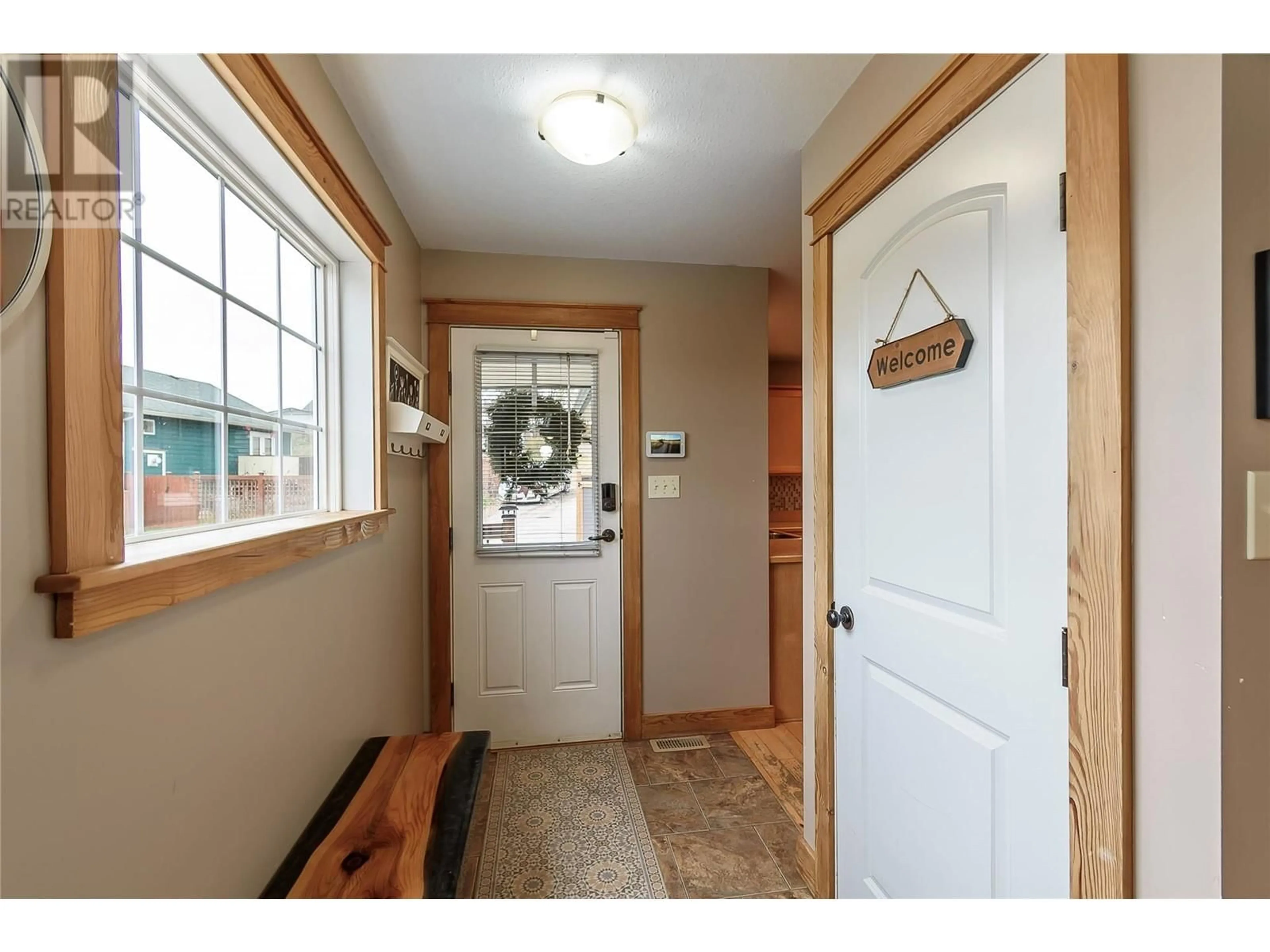 Indoor entryway, wood floors for 4909 27 Avenue Unit# 8, Vernon British Columbia V1T9V4