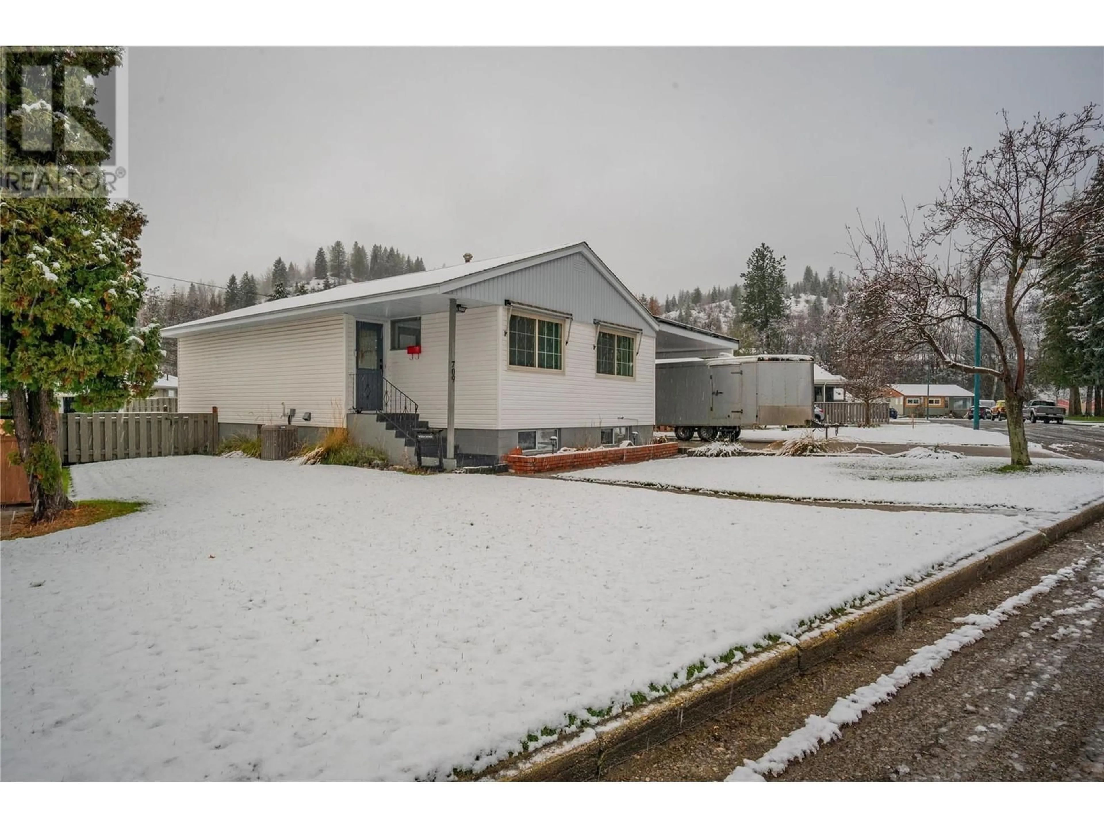 Frontside or backside of a home for 709 Hermia Crescent, Trail British Columbia V1R1B3