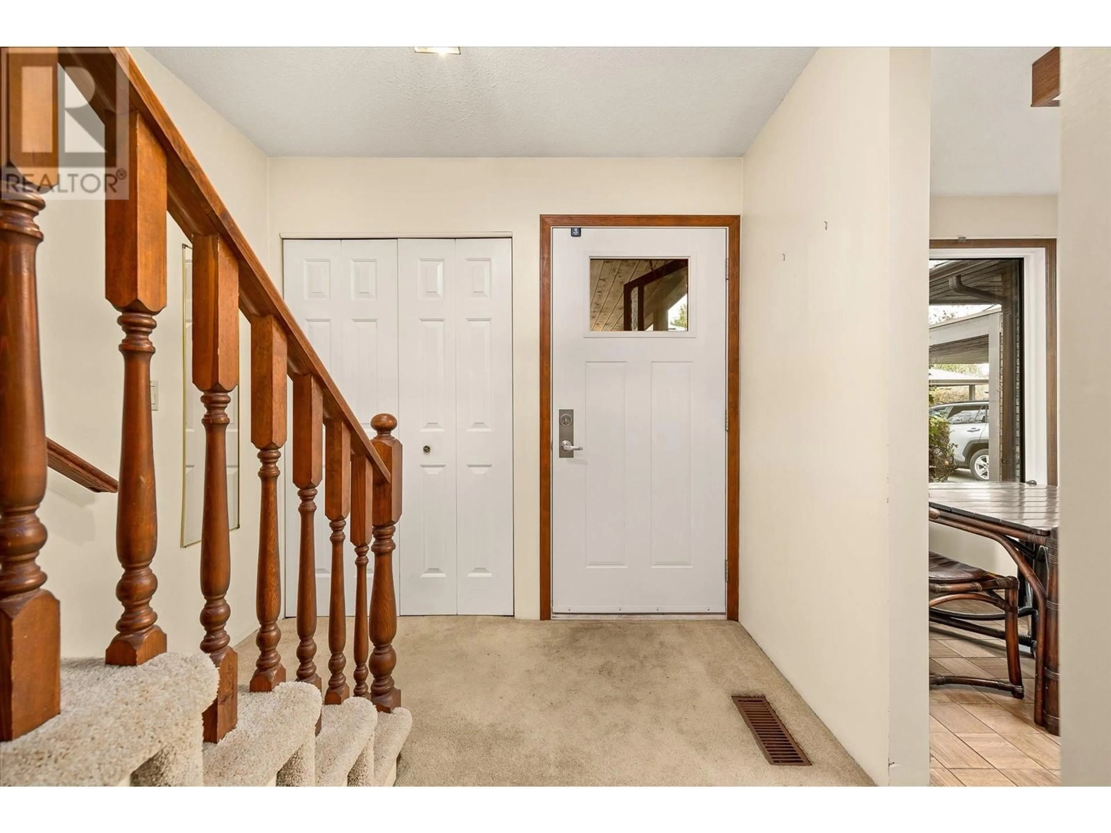 Indoor entryway, wood floors for 1995 Burtch Road Unit# 108, Kelowna British Columbia V1Y4B4