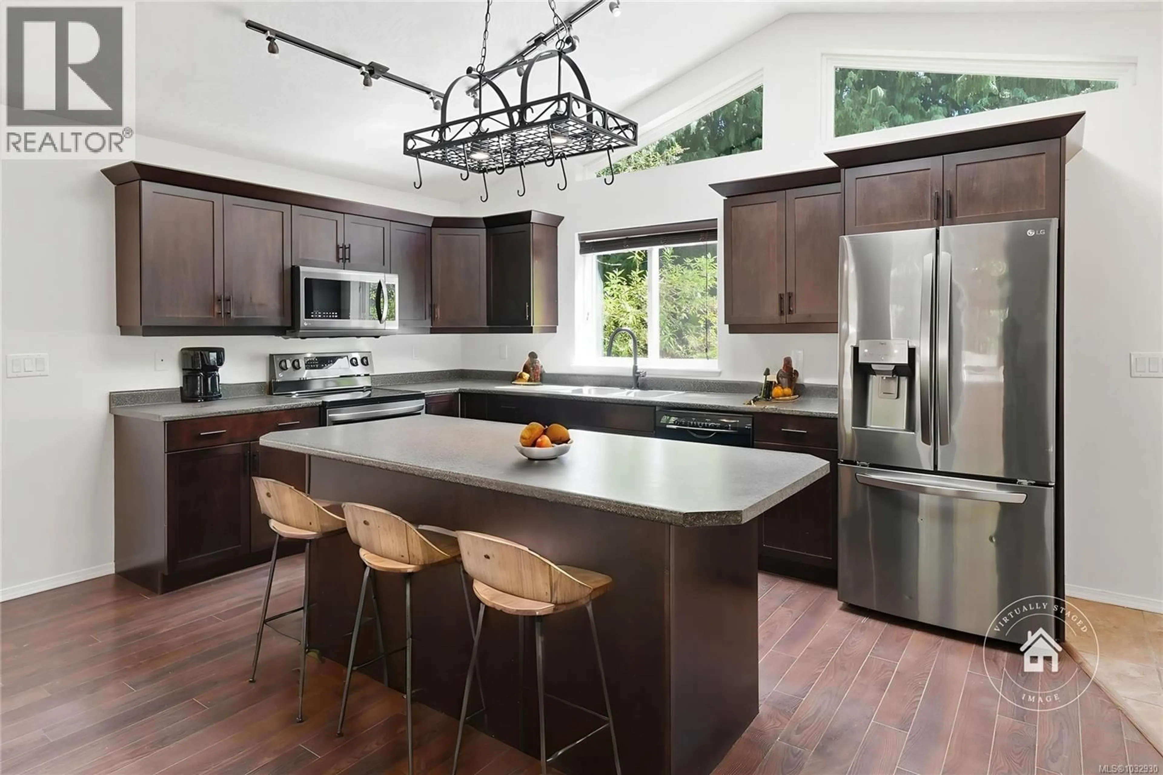 Contemporary kitchen, unknown for 1719 MIAMA COURT, Qualicum Beach British Columbia V9K2S3