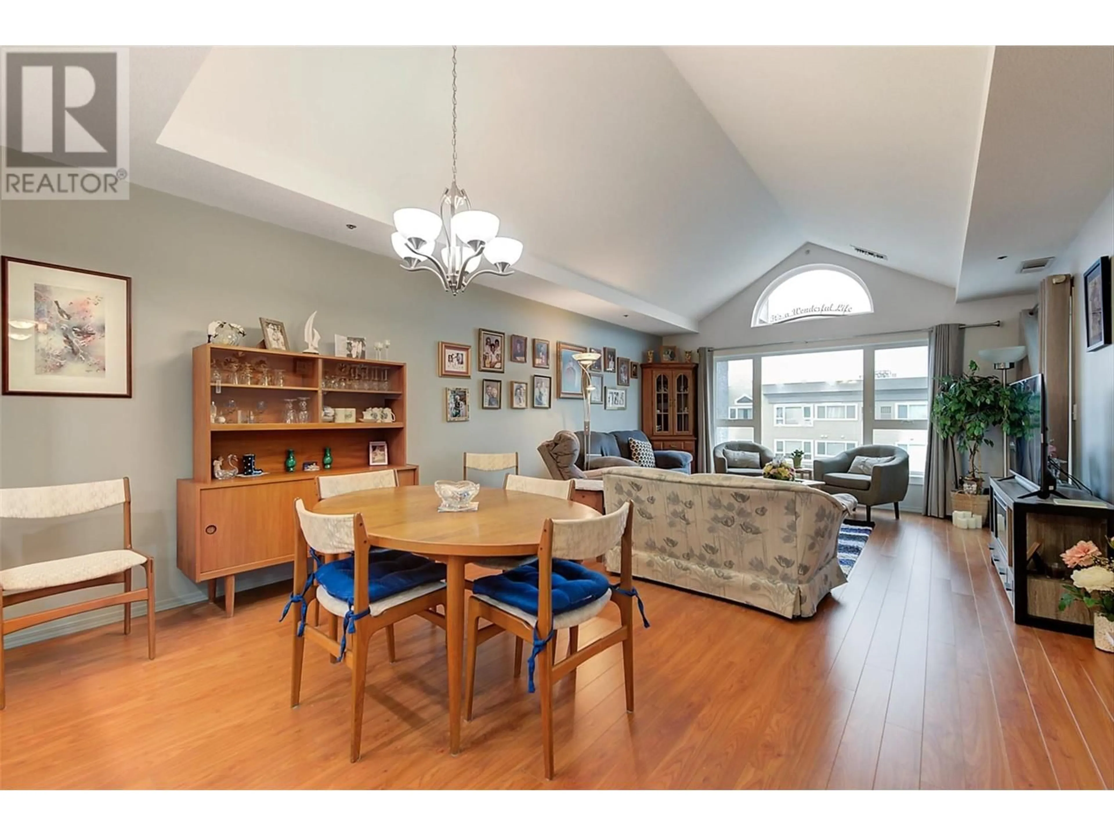 Dining room, wood floors, cottage for 1045 Sutherland Avenue Unit# 302, Kelowna British Columbia V1Y5Y1