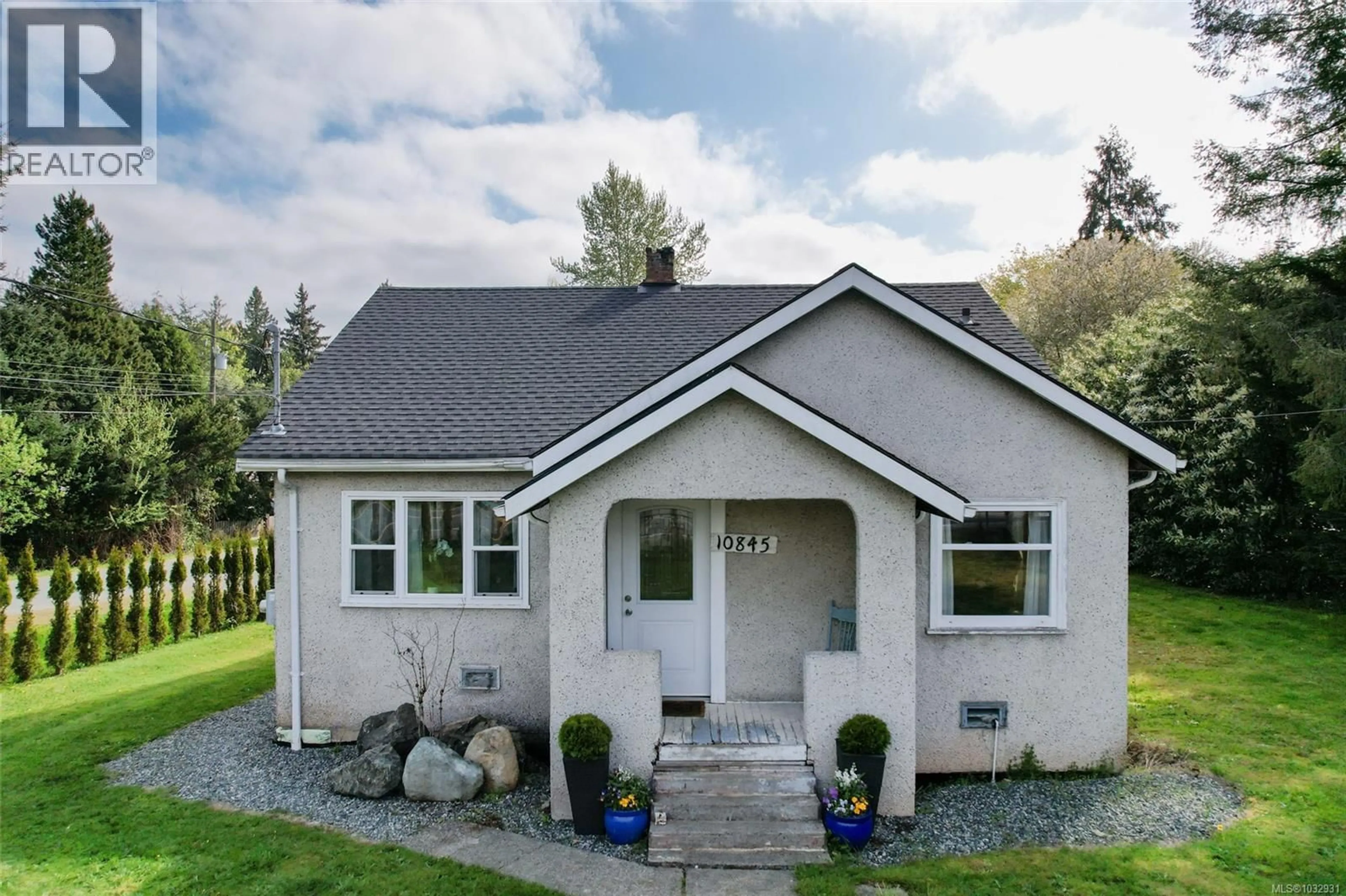 Home with vinyl exterior material, street for 10845 CHEMAINUS ROAD, Saltair British Columbia V9G2A4