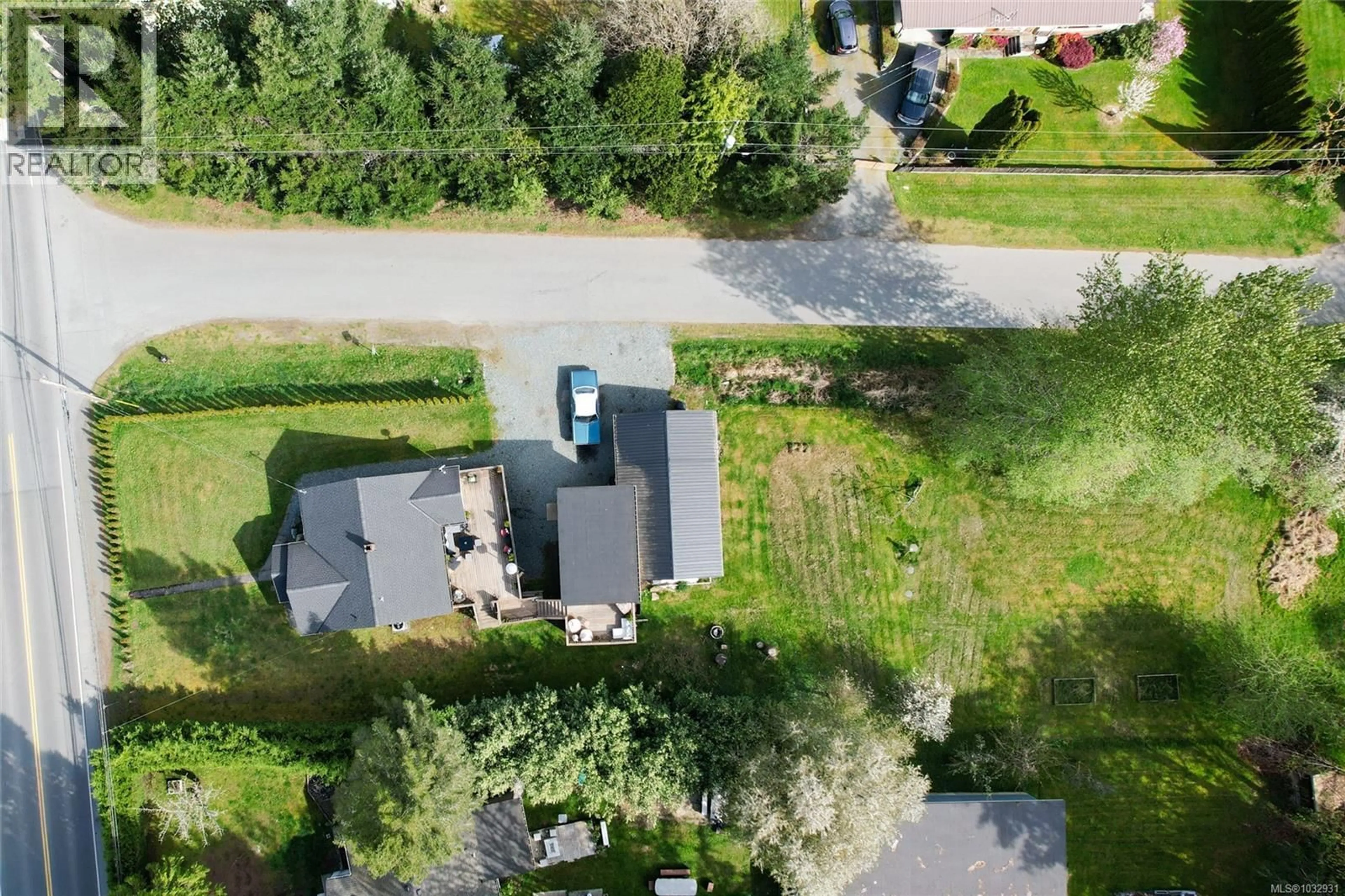 A pic from outside/outdoor area/front of a property/back of a property/a pic from drone, street for 10845 CHEMAINUS ROAD, Saltair British Columbia V9G2A4