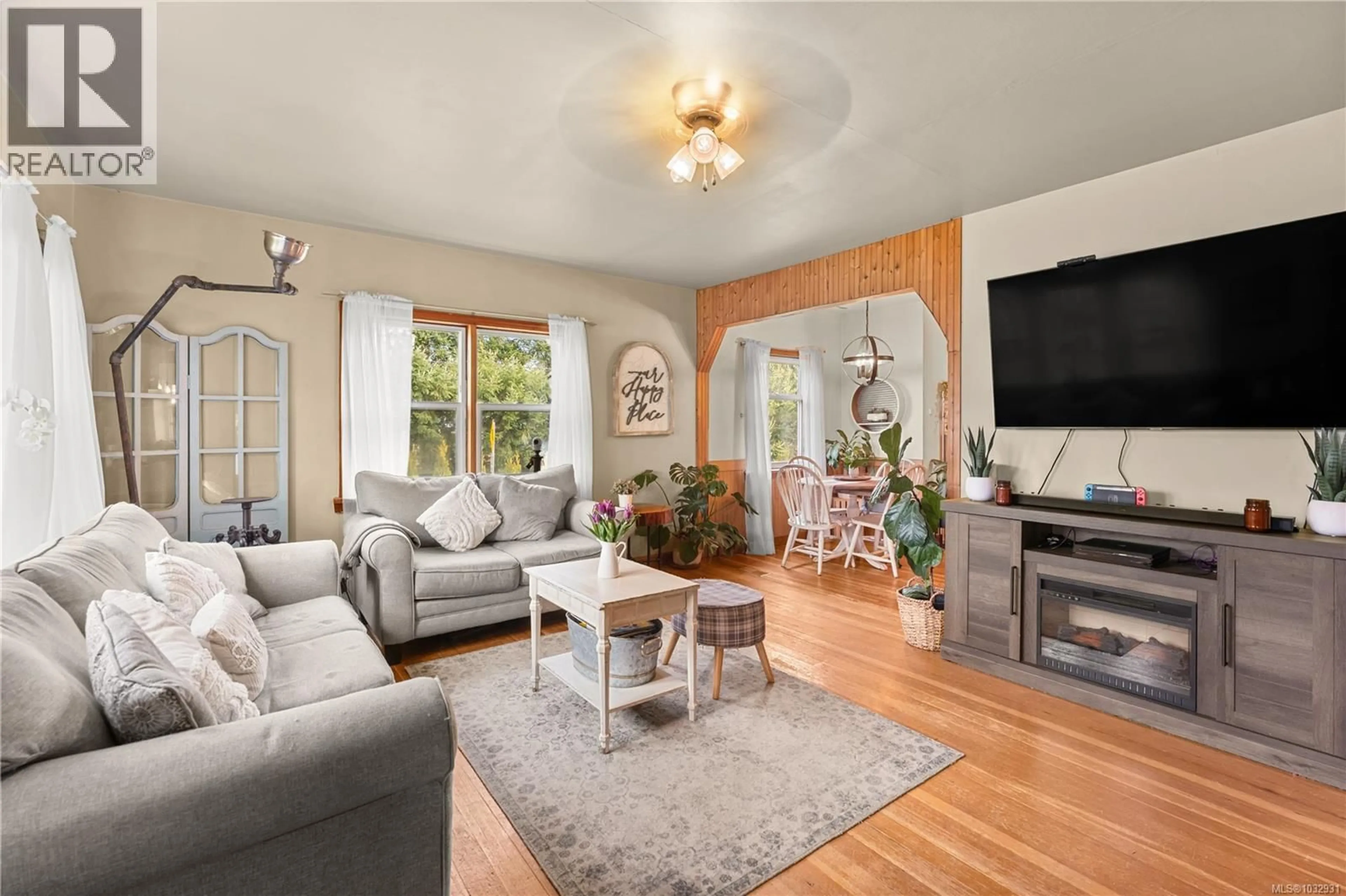 Living room with furniture, unknown for 10845 CHEMAINUS ROAD, Saltair British Columbia V9G2A4