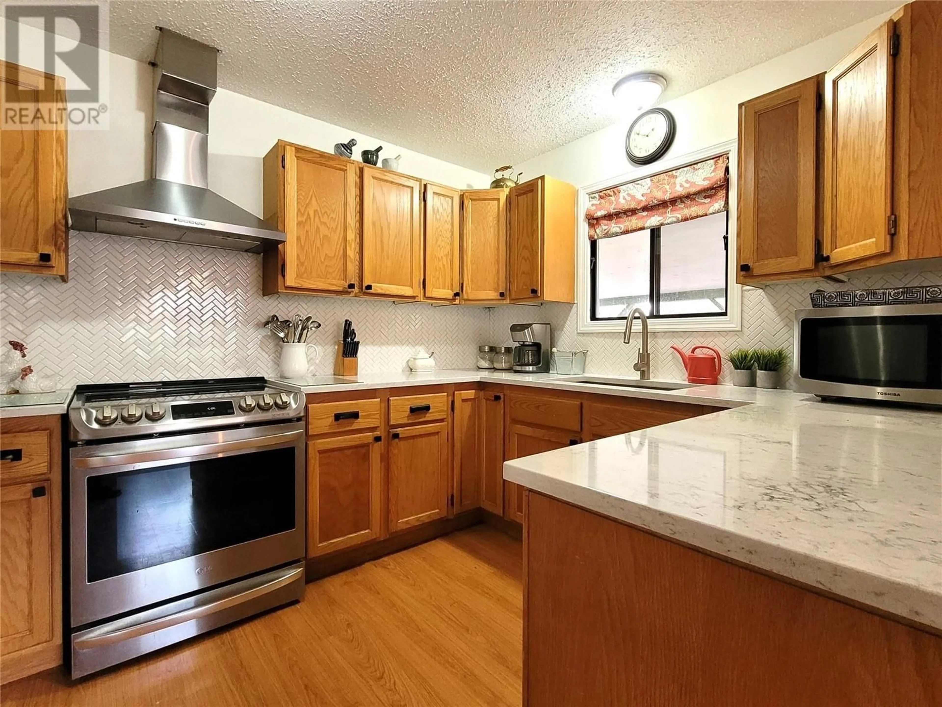 Kitchen, wood floors for 750 75TH Avenue, Grand Forks British Columbia V0H1H0