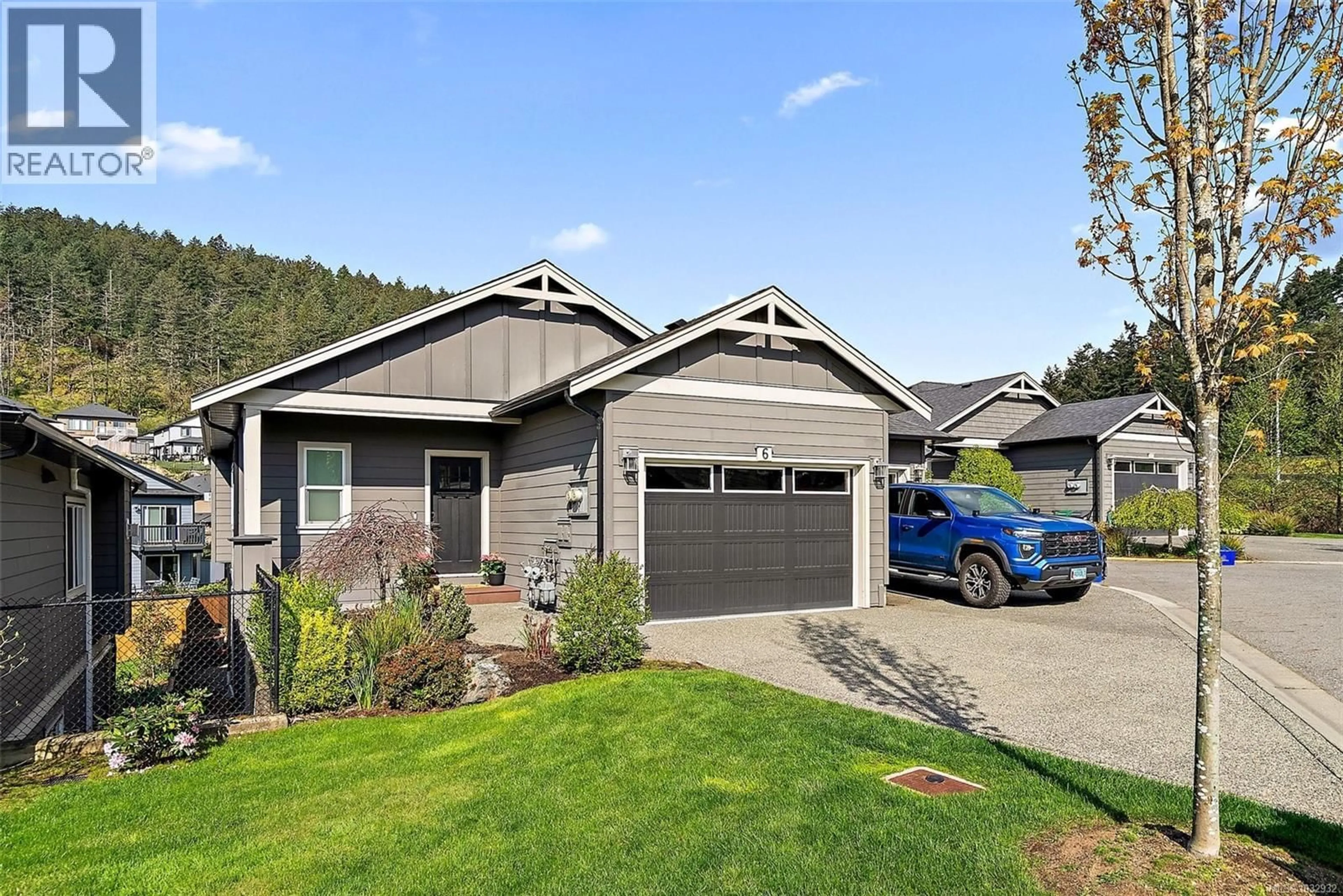 Home with vinyl exterior material, street for 6 MASSEY PLACE, View Royal British Columbia V9B0S9