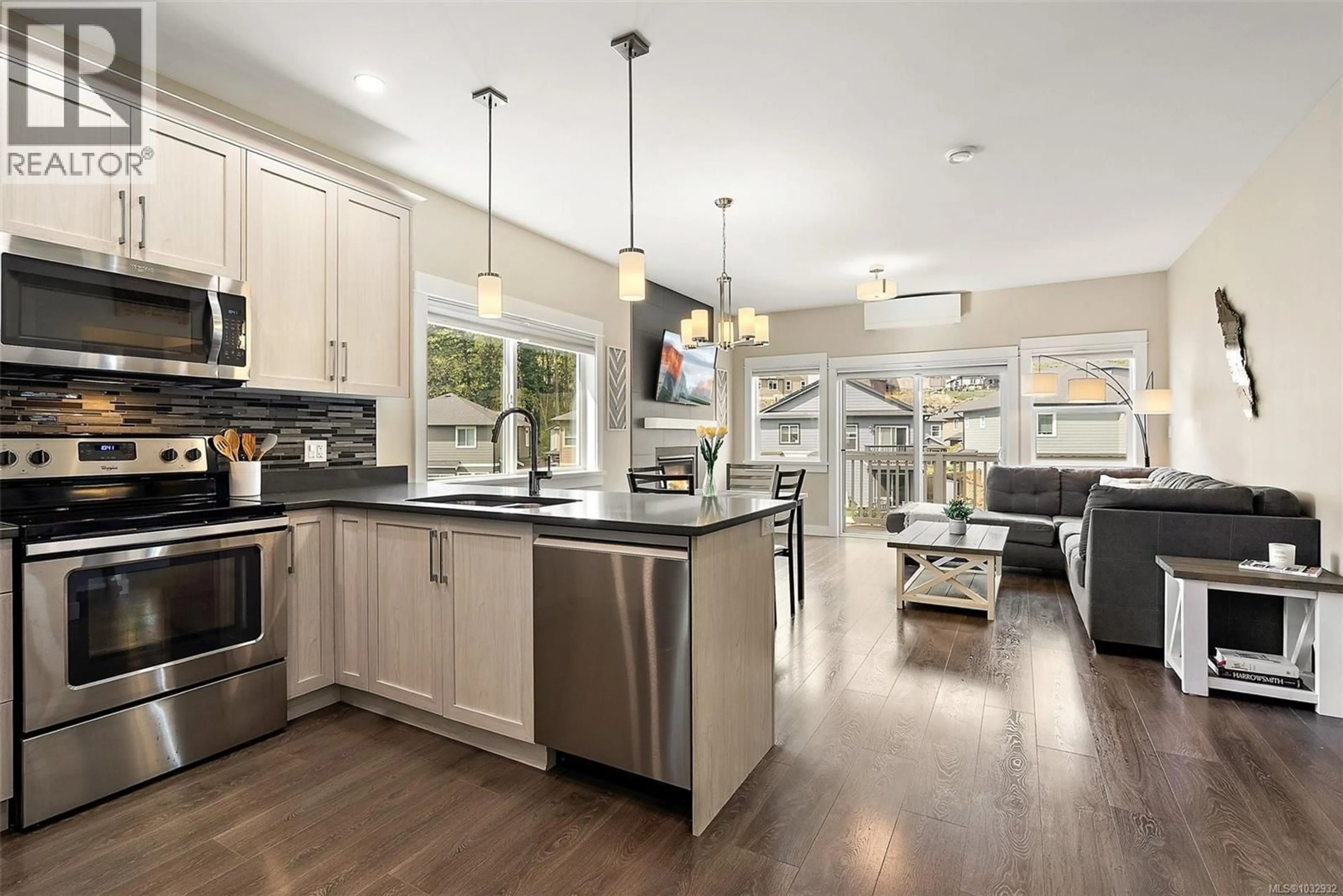 Open concept kitchen, unknown for 6 MASSEY PLACE, View Royal British Columbia V9B0S9