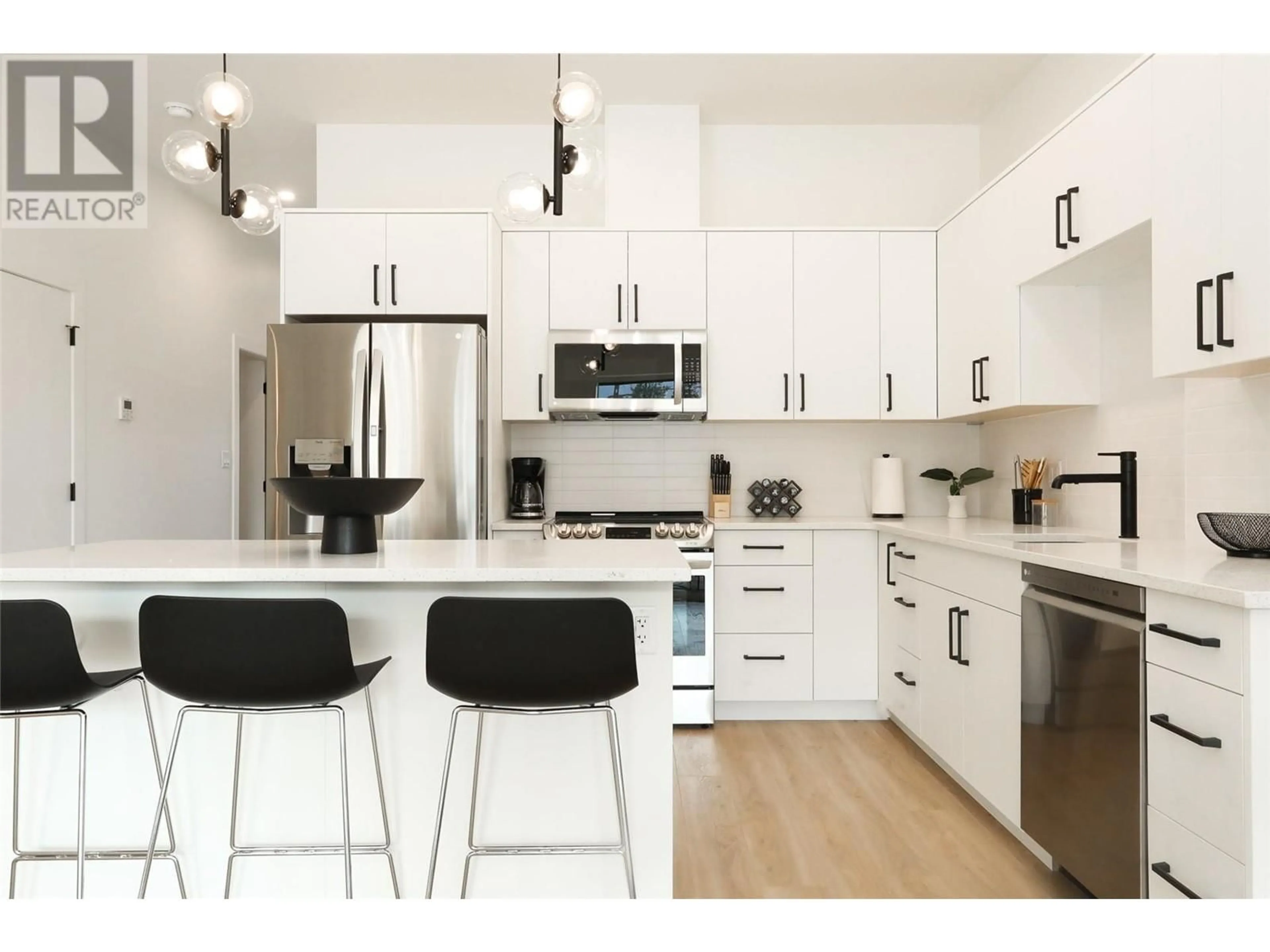 Contemporary kitchen, wood/laminate floor for 102 - 850 RAILWAY LANE, Okanagan Falls British Columbia V0H1R4