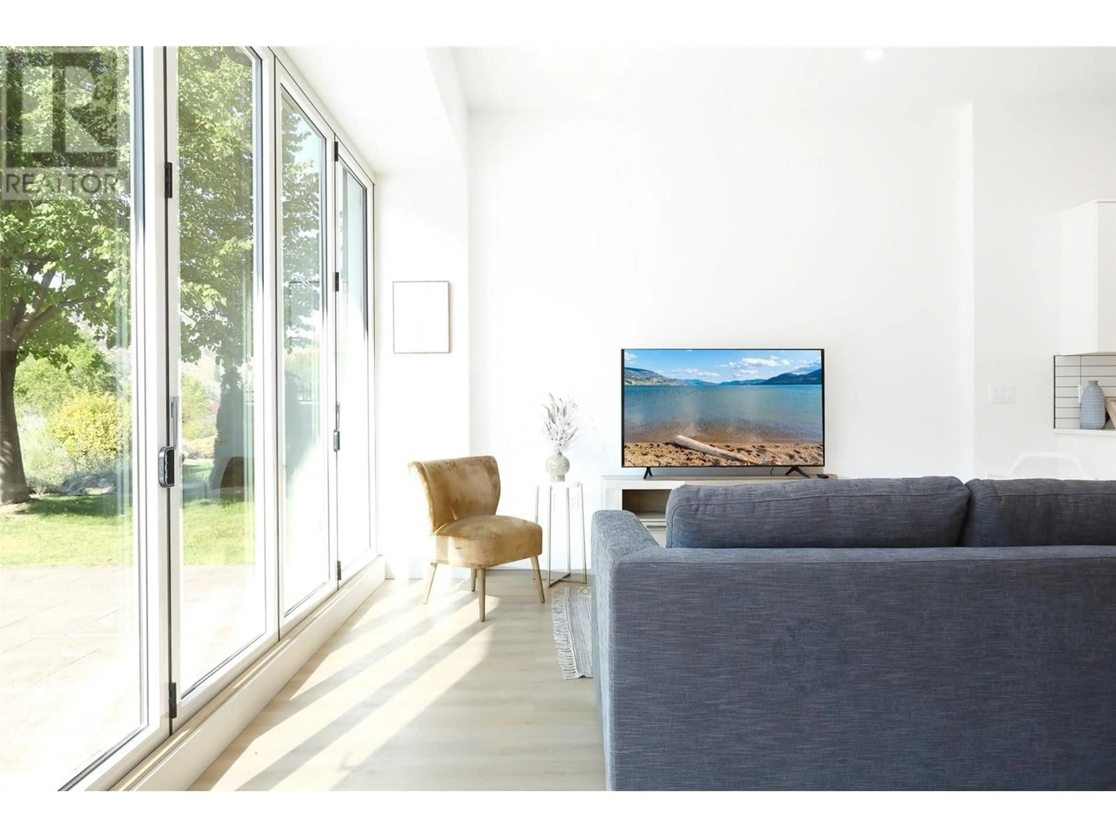 Living room with furniture, wood/laminate floor for 106 - 850 RAILWAY LANE, Okanagan Falls British Columbia V0H1R4