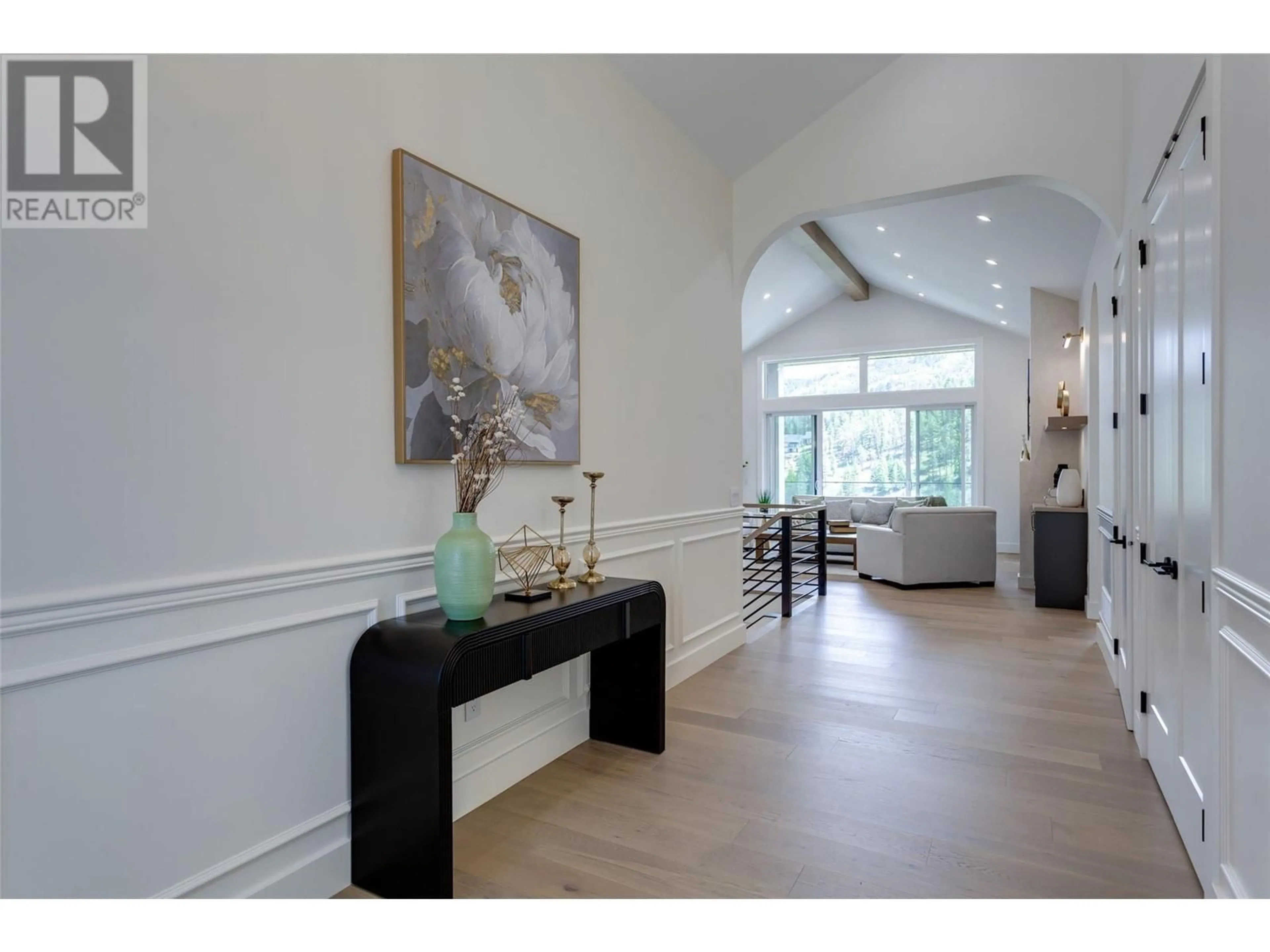 Indoor entryway for 1017 CARNOUSTIE DRIVE, Kelowna British Columbia V1P0A3