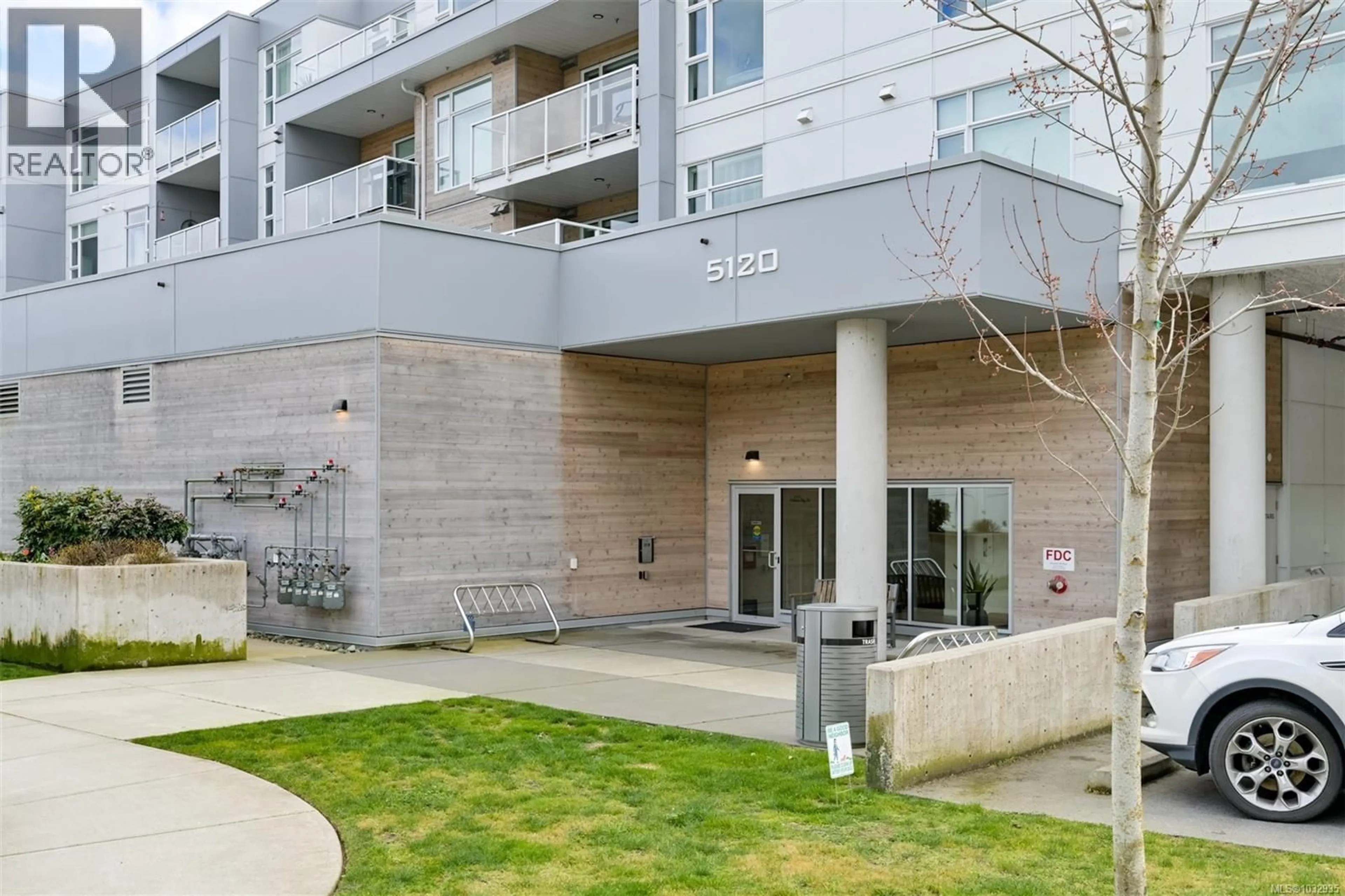 Patio, unknown for 301 - 5120 CORDOVA BAY ROAD, Saanich British Columbia V8Y2K5