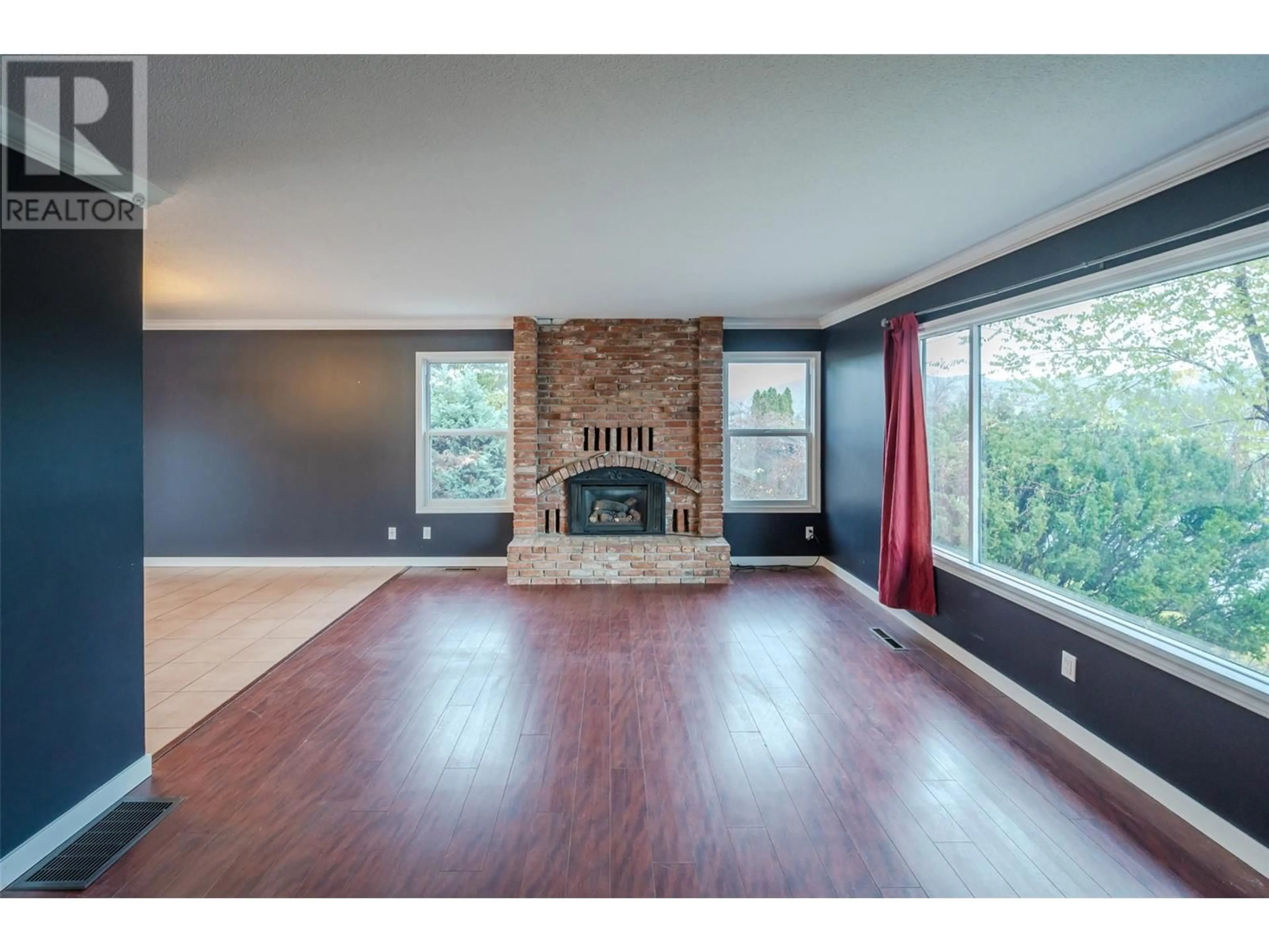 Living room, wood floors for 6576 LAKESIDE Drive, Oliver British Columbia V0H1T4