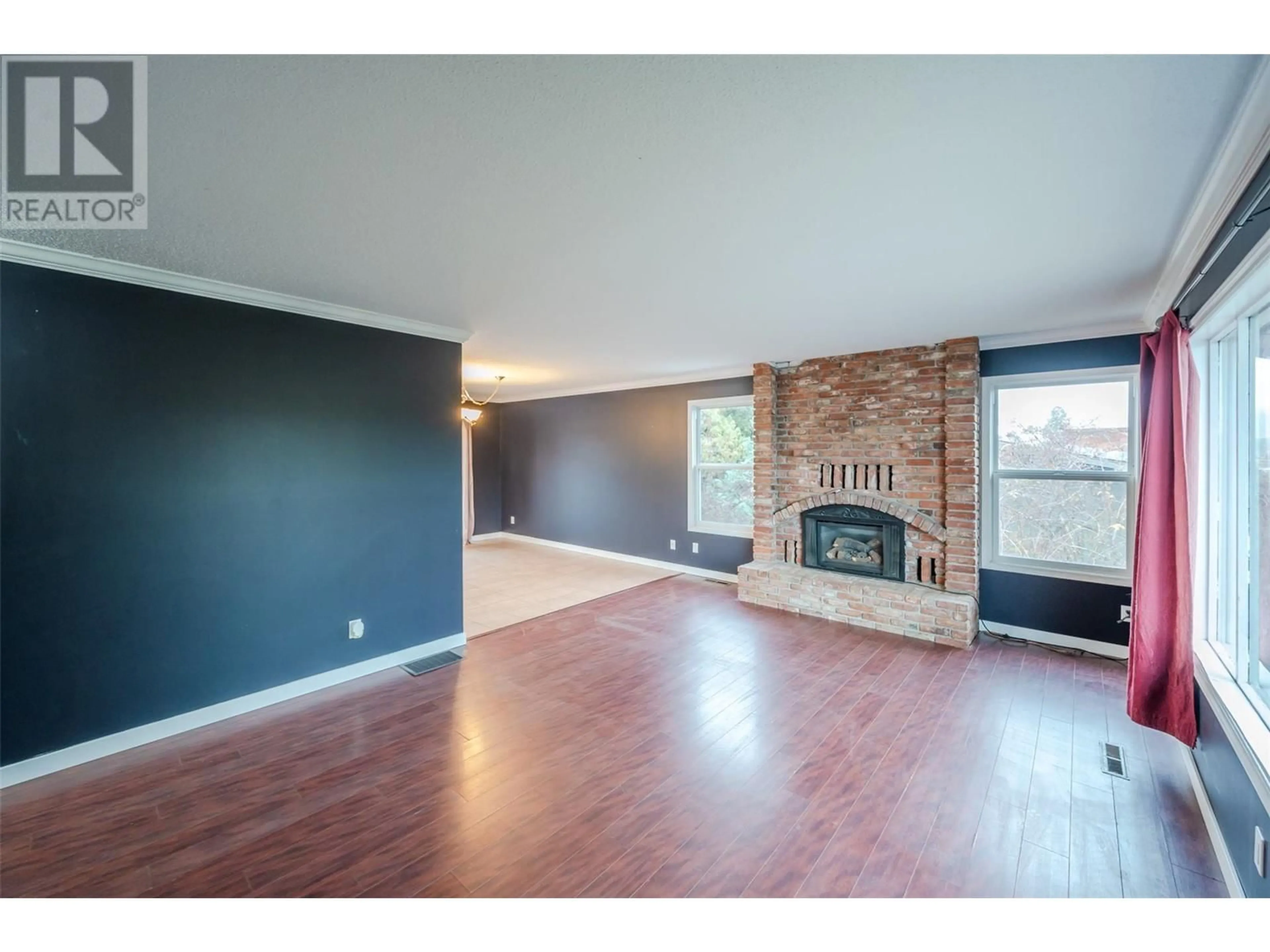 Living room, wood floors for 6576 LAKESIDE Drive, Oliver British Columbia V0H1T4