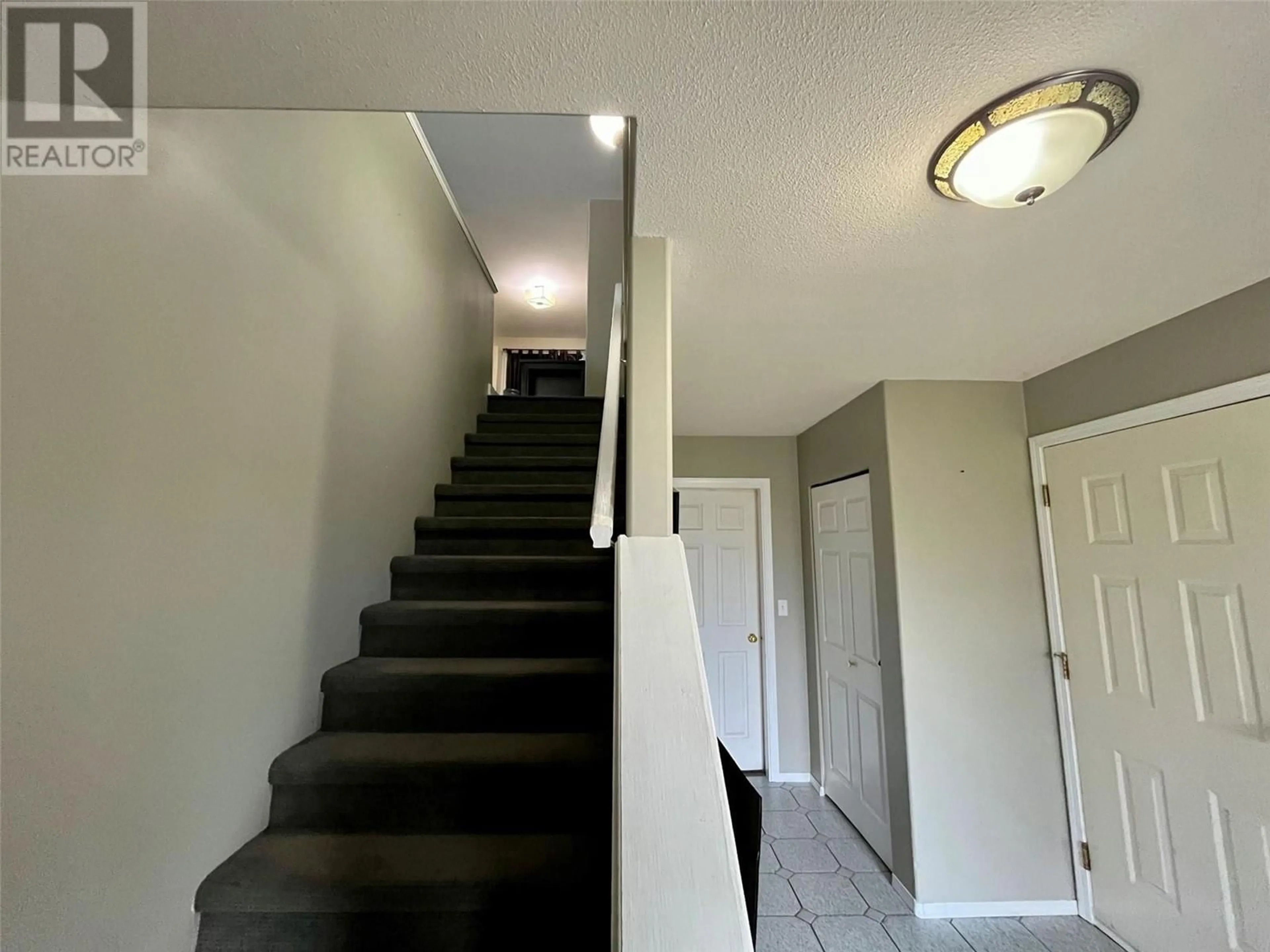 Stairs for 3703 9th Avenue, Castlegar British Columbia V1N3T3