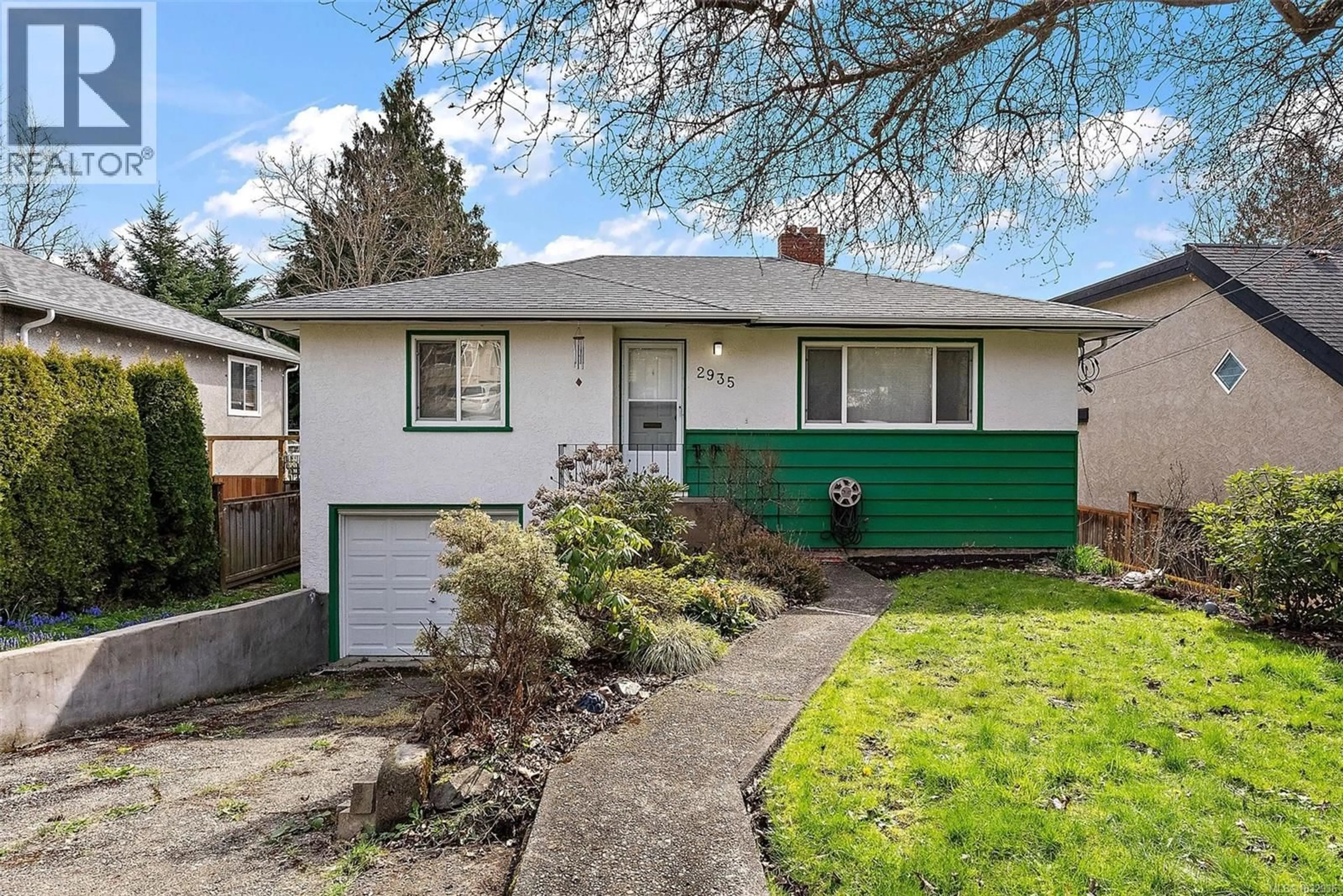 Home with vinyl exterior material, street for 2935 WASCANA STREET, Saanich British Columbia V9A1V6