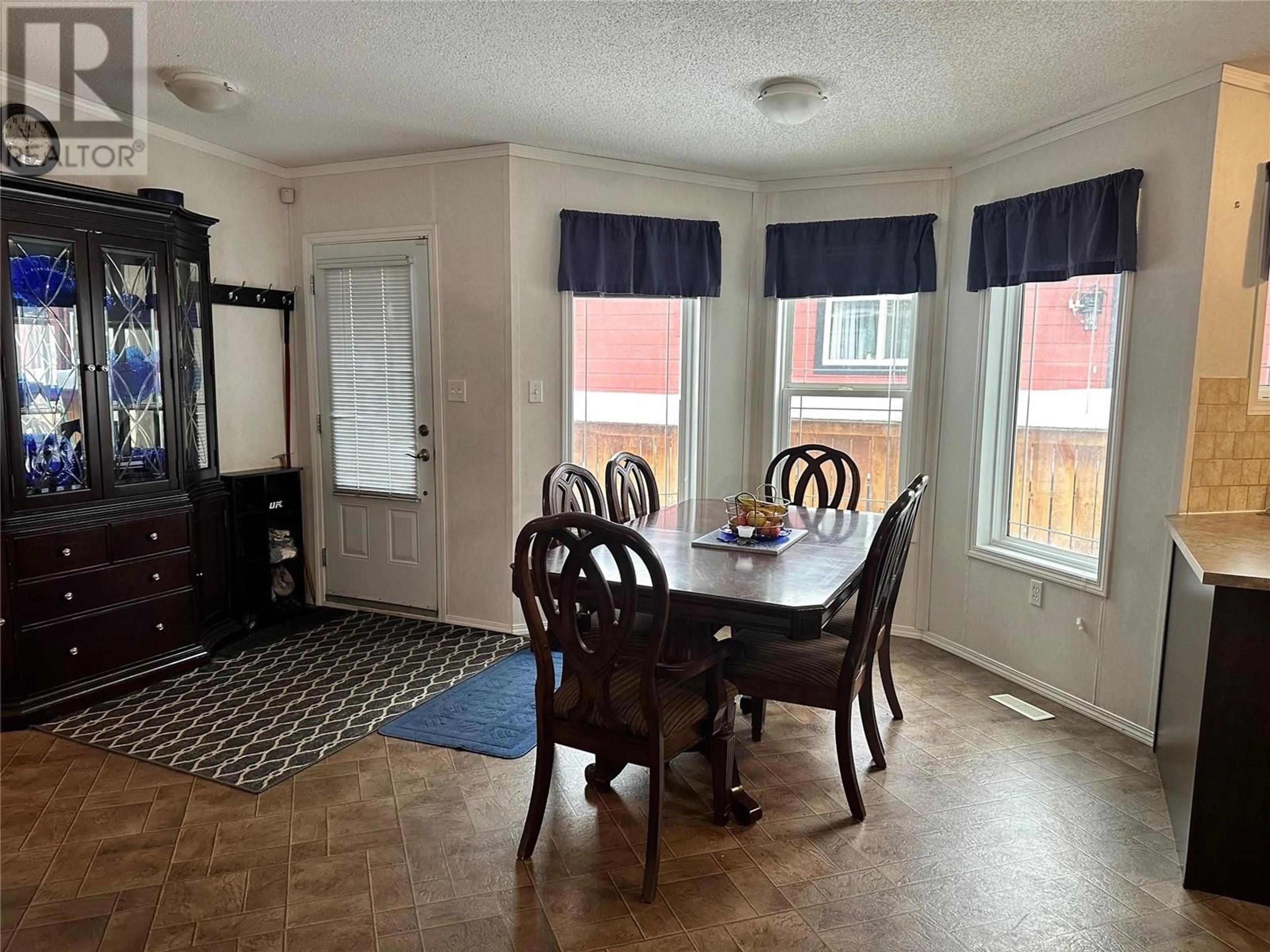 Dining room, wood floors for 513 King Street, Cranbrook British Columbia V1C4E4