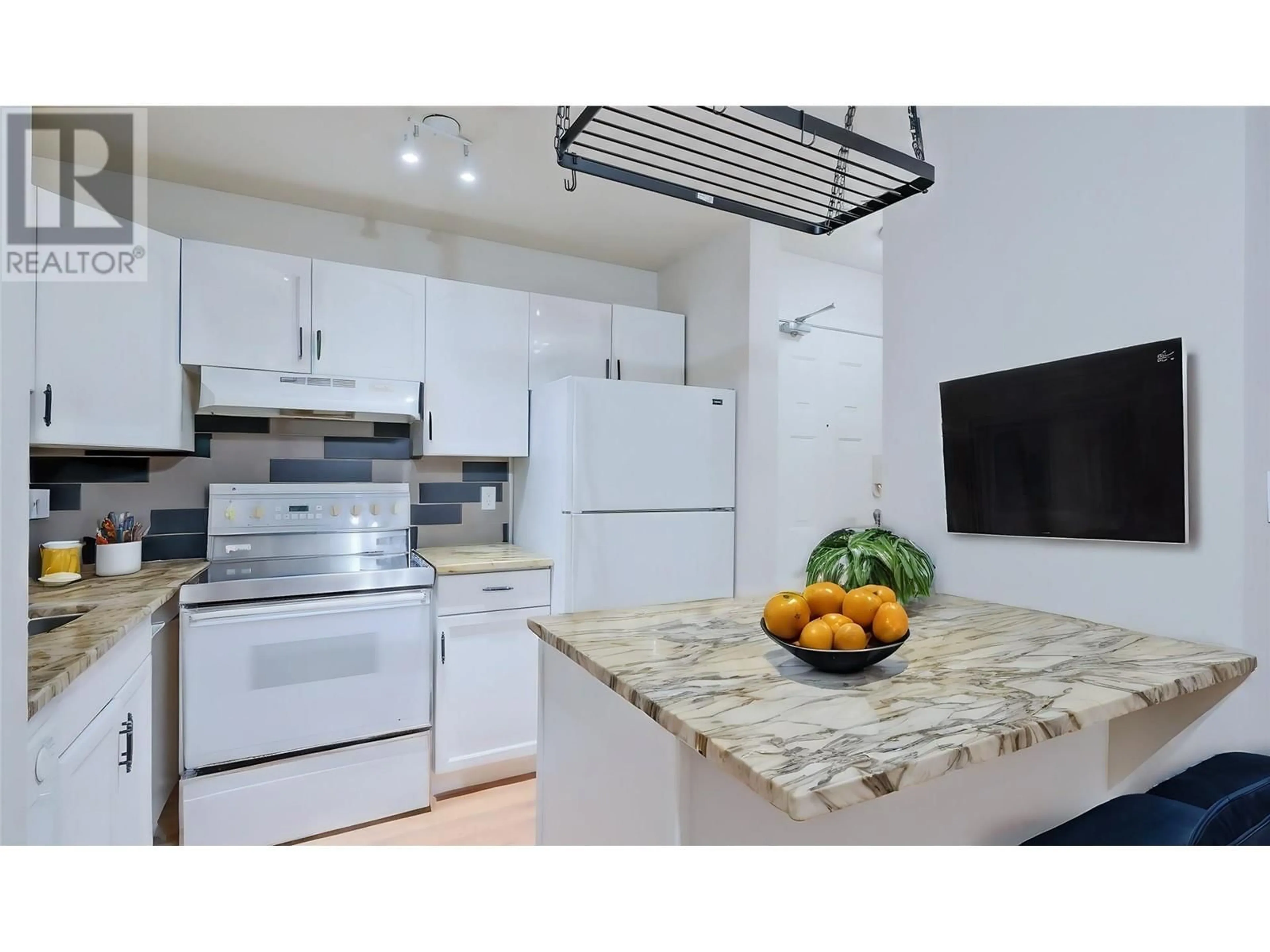 Standard kitchen for 735 Cook Road Unit# 108c, Kelowna British Columbia V1W3G6