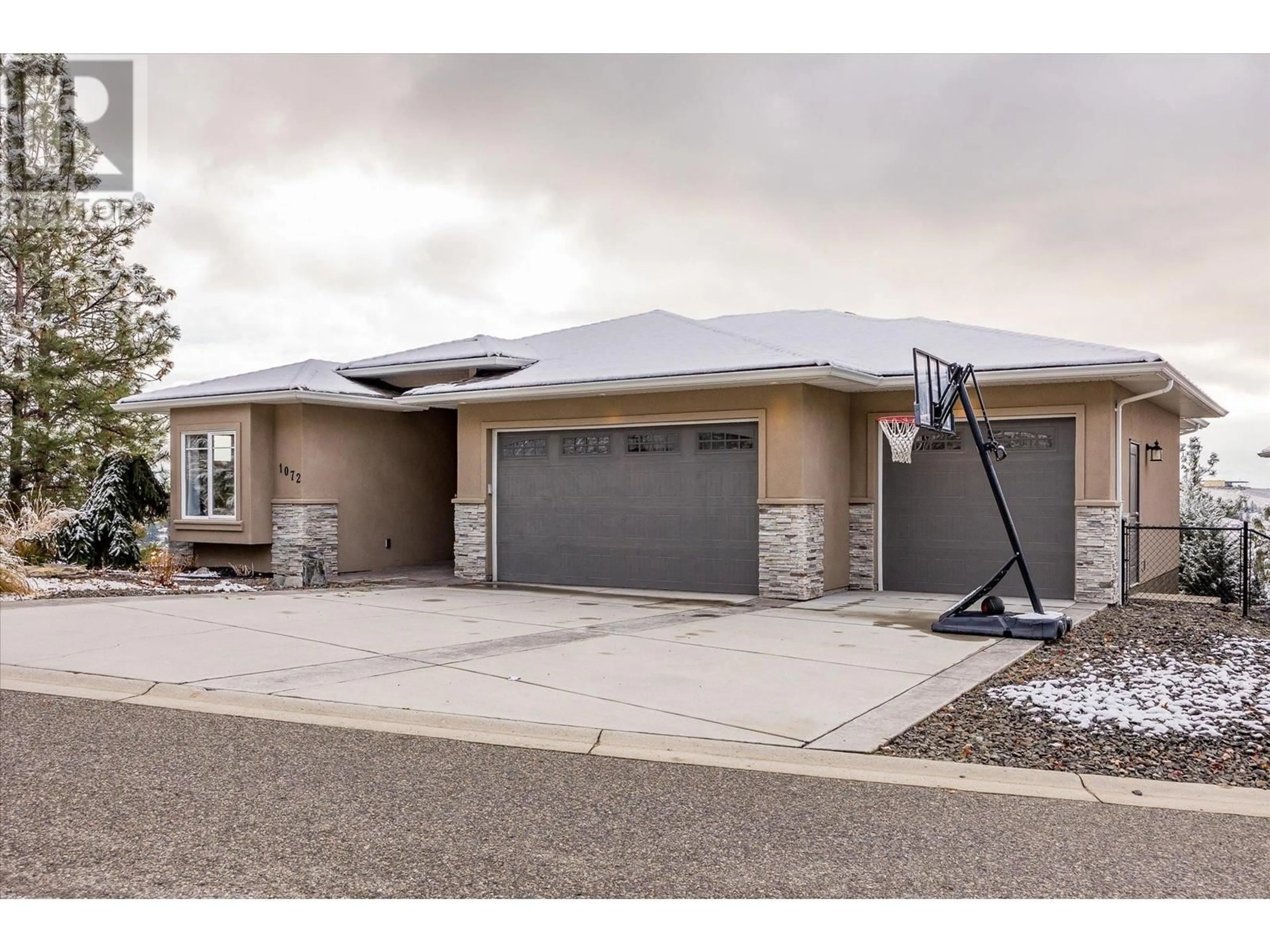 Frontside or backside of a home, the street view for 1072 Aurora Heights, West Kelowna British Columbia V1Z4B2