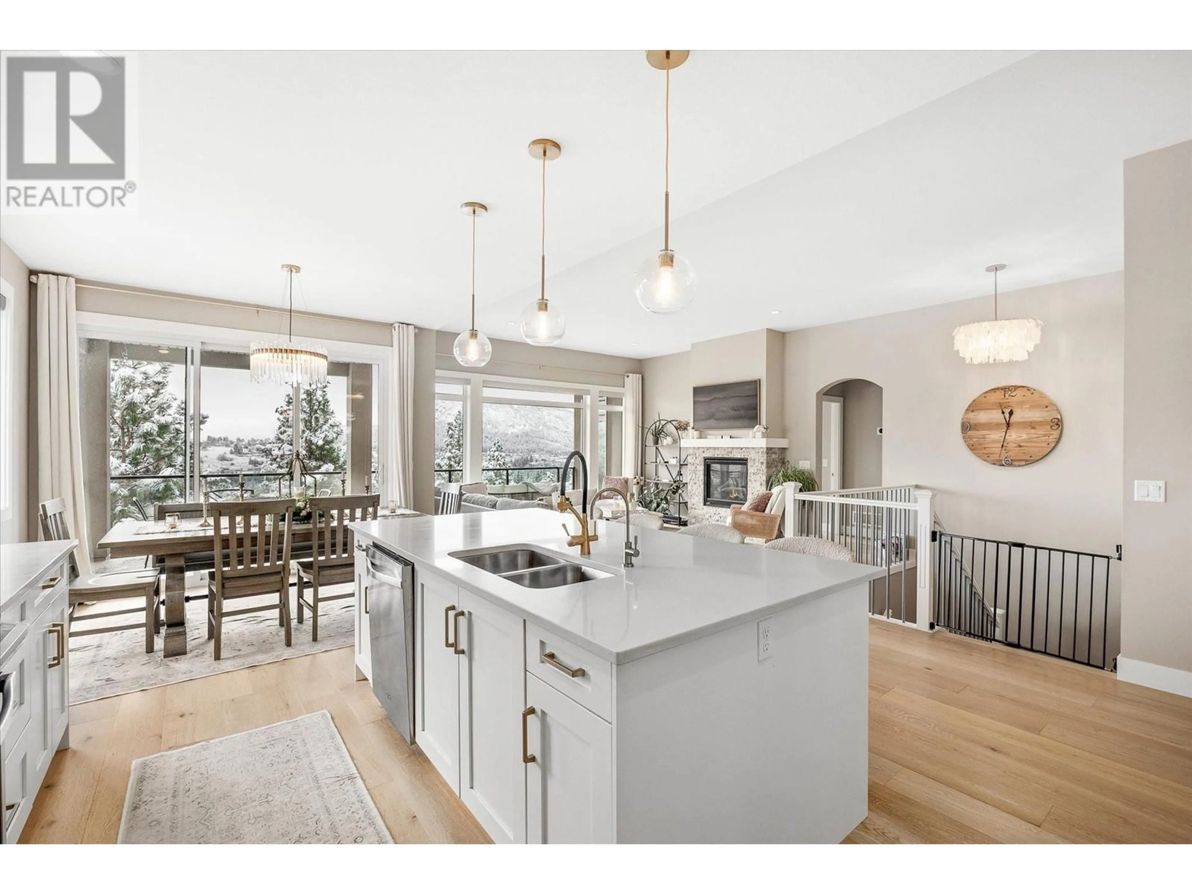 Open concept kitchen for 1072 Aurora Heights, West Kelowna British Columbia V1Z4B2