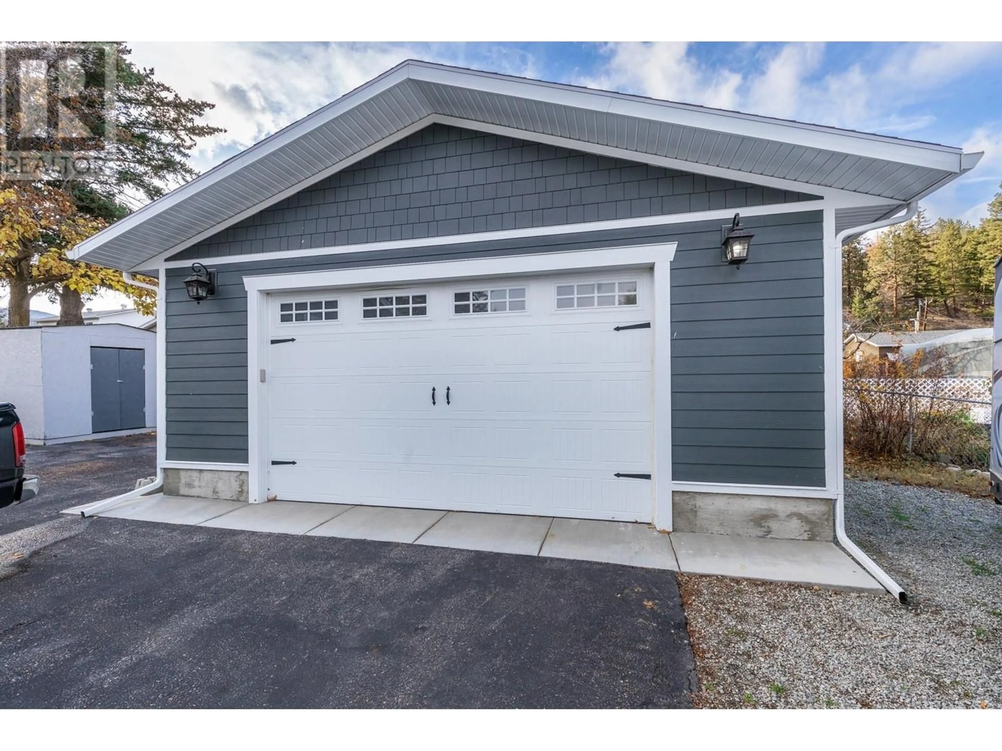 Indoor garage for 6242 Whinton Crescent, Peachland British Columbia V0H1X7