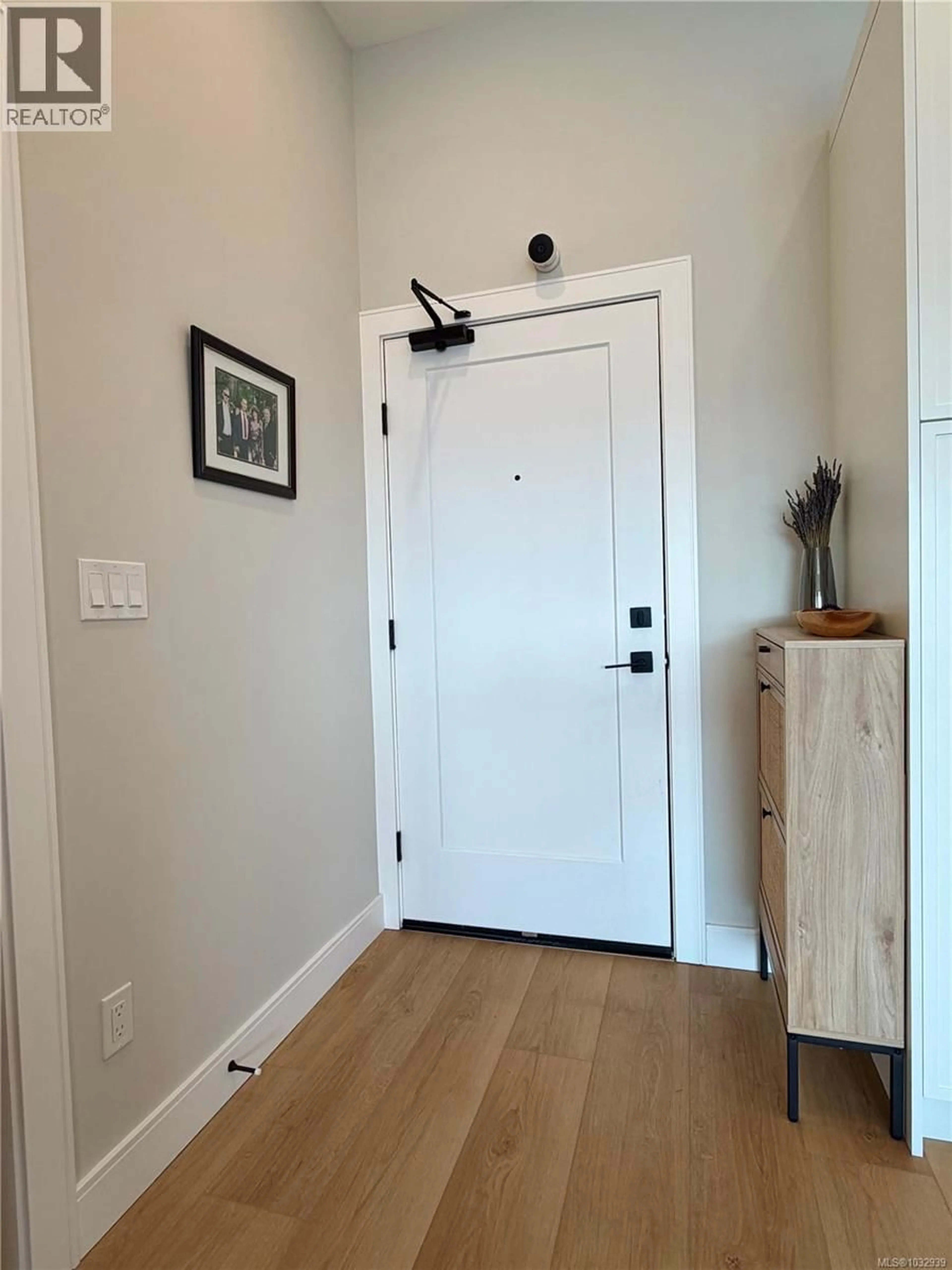 Indoor entryway for 614 - 1810 SELENITE PLACE, Langford British Columbia V9B7E2