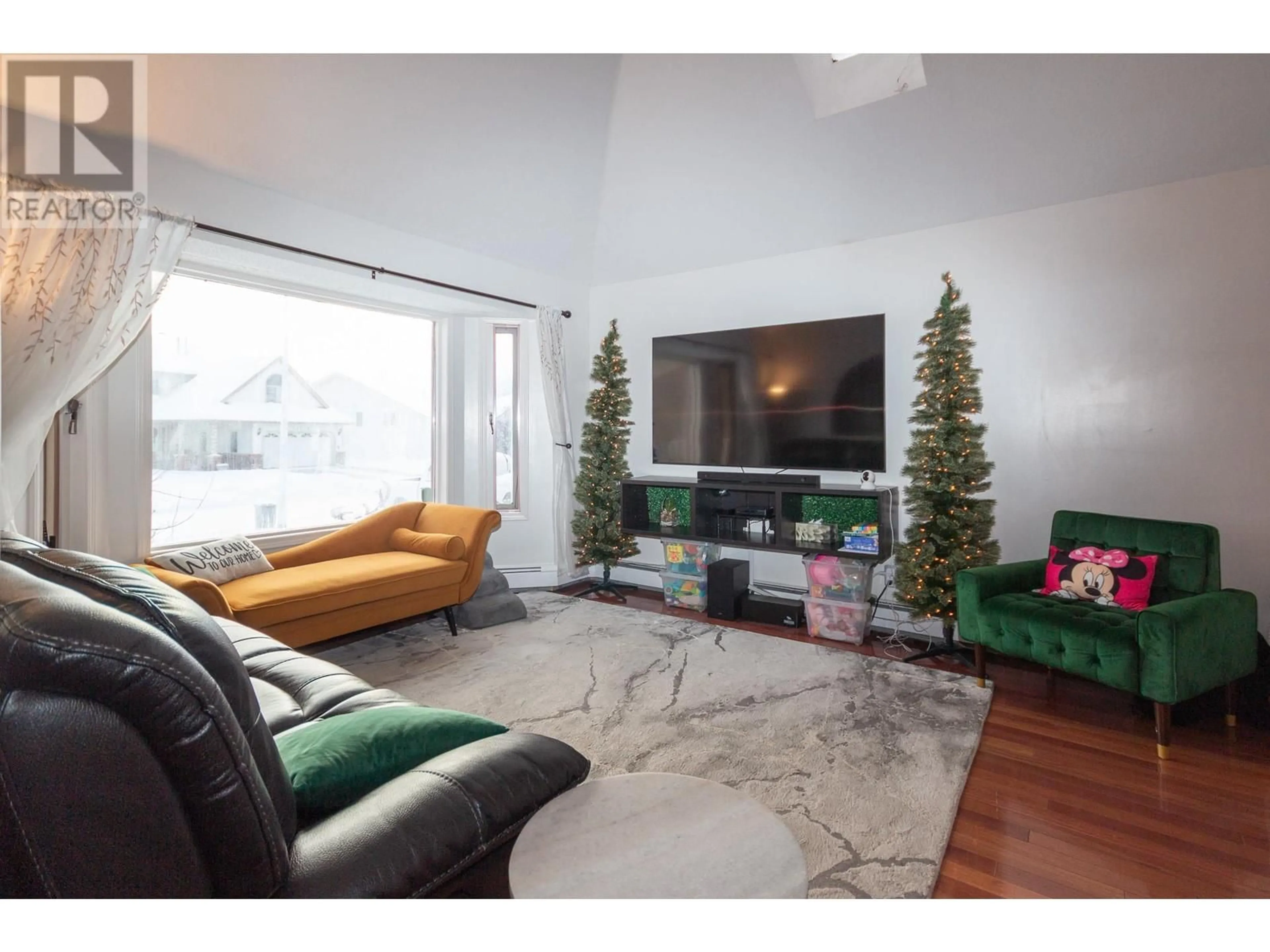 Living room, wood floors for 10717 Willowview Drive, Dawson Creek British Columbia V1G4T2