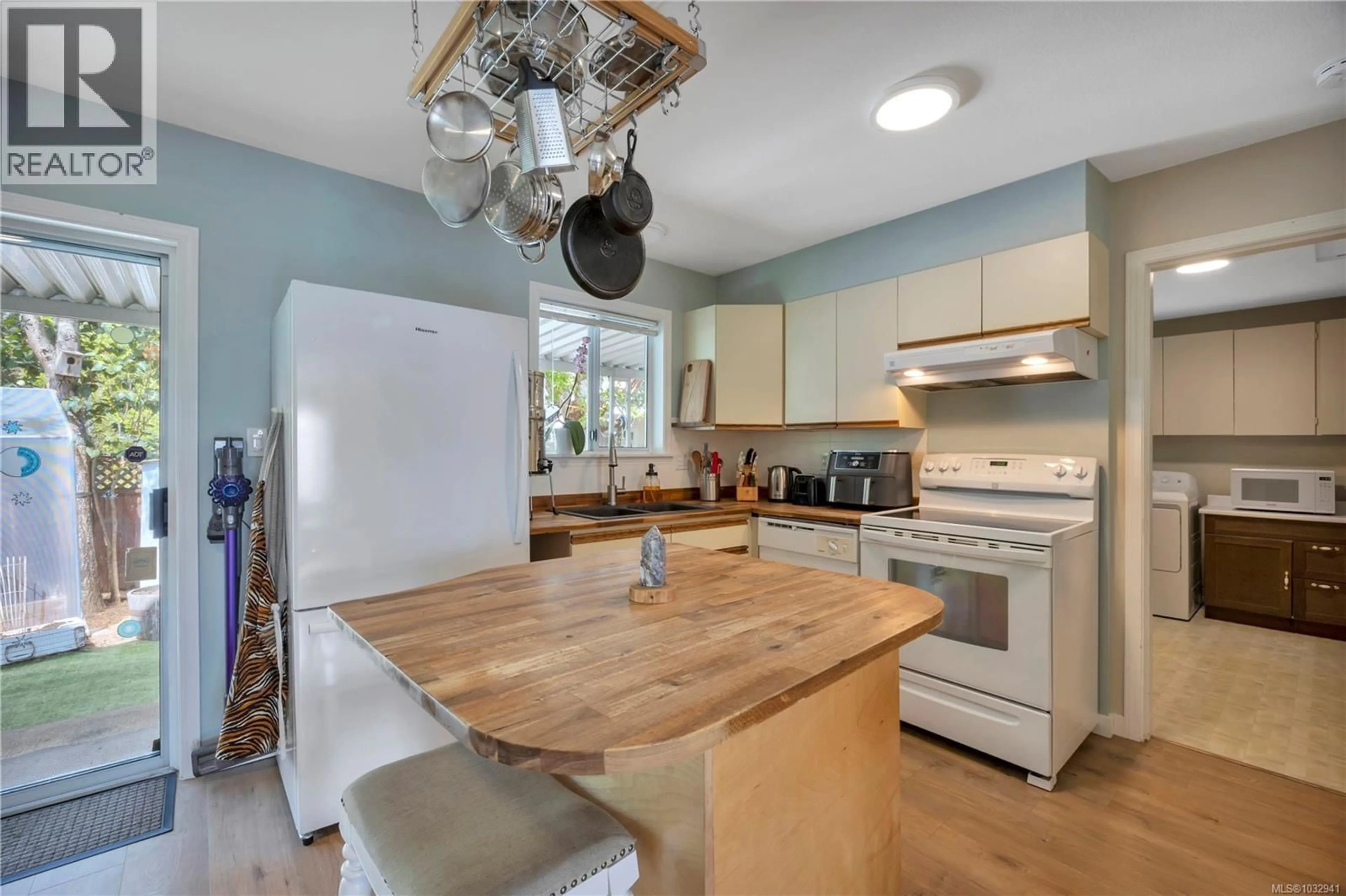 Open concept kitchen, unknown for 4 - 6135 RYALL ROAD, Duncan British Columbia V9L2H6
