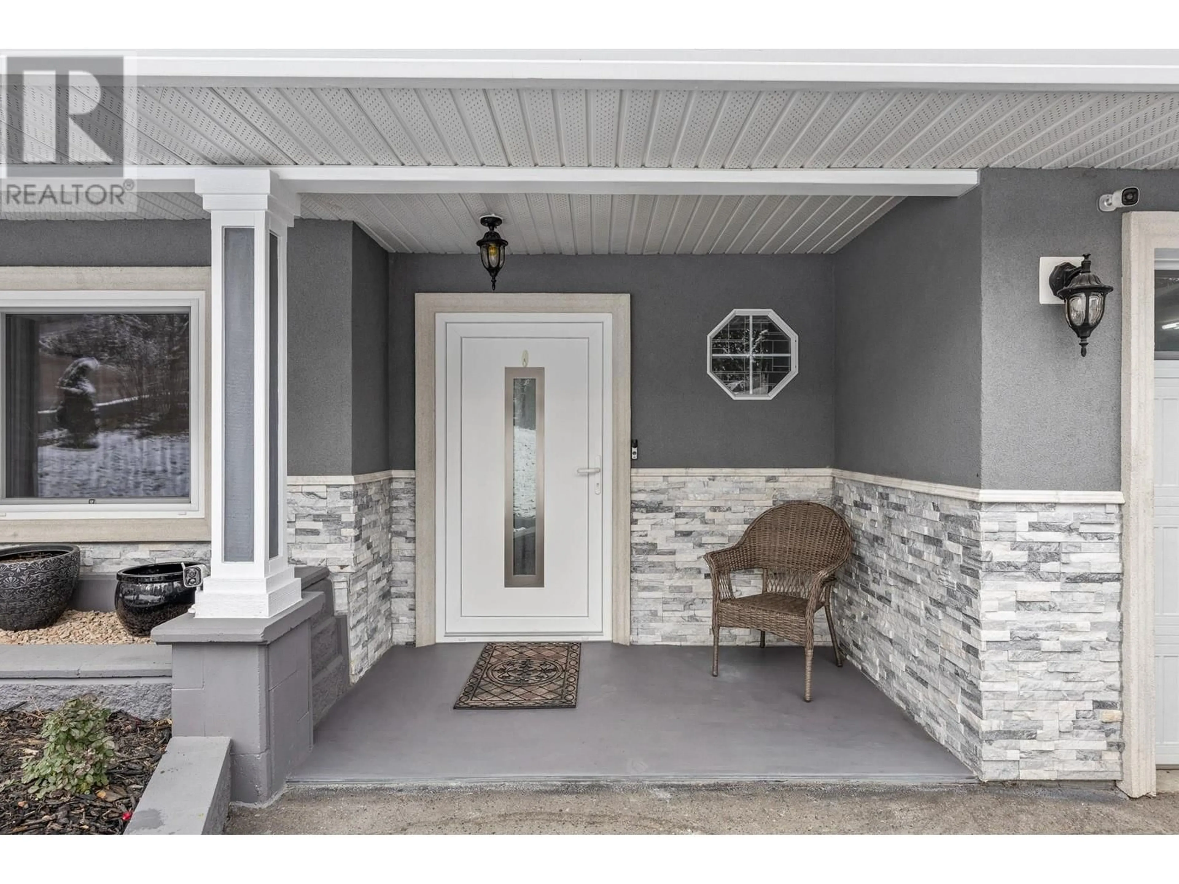 Indoor entryway for 3026 MCIVER ROAD, West Kelowna British Columbia V4T1C6
