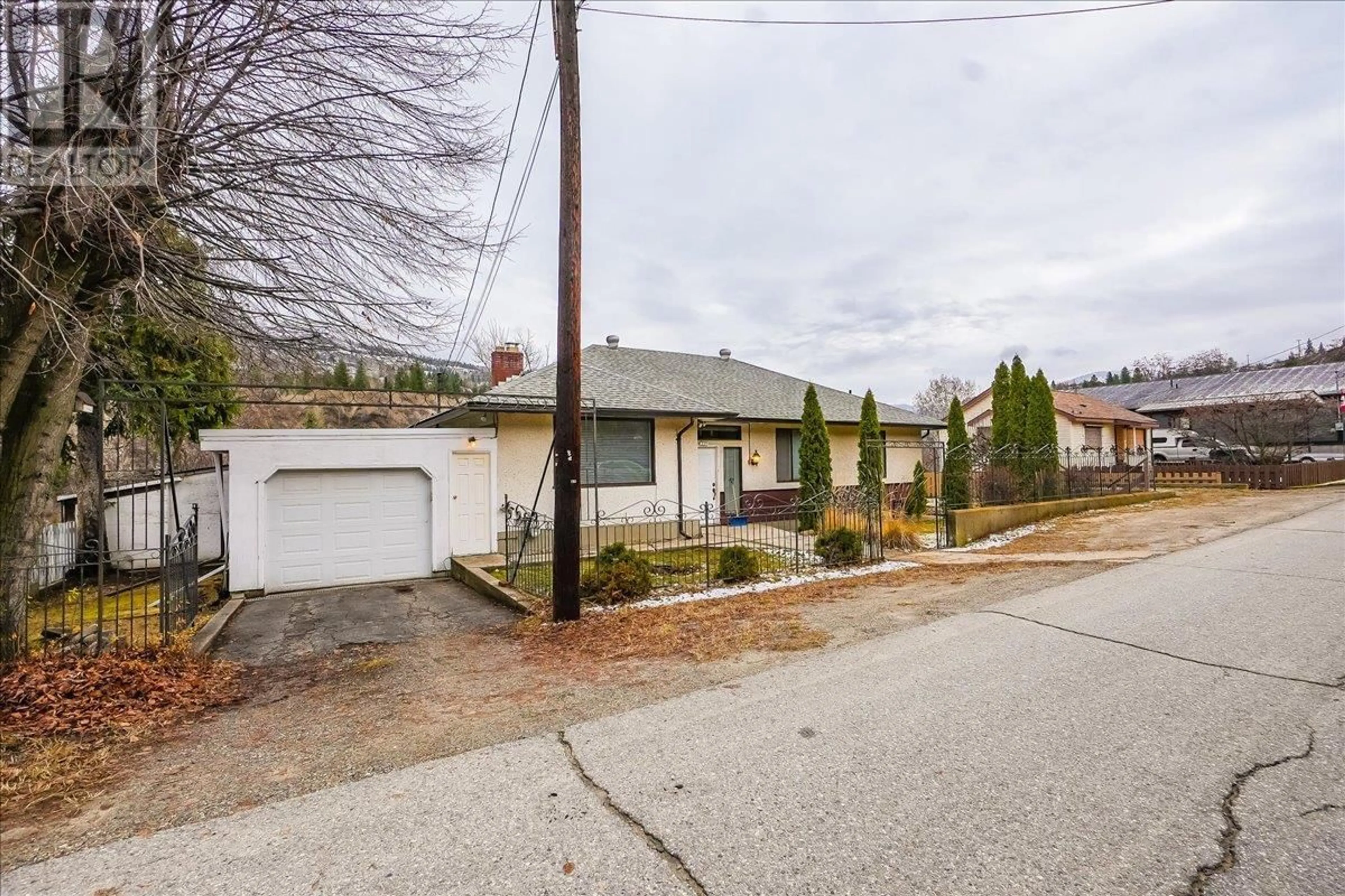 A pic from outside/outdoor area/front of a property/back of a property/a pic from drone, mountain view for 221 2ND AVENUE, Rivervale British Columbia V1R4V2