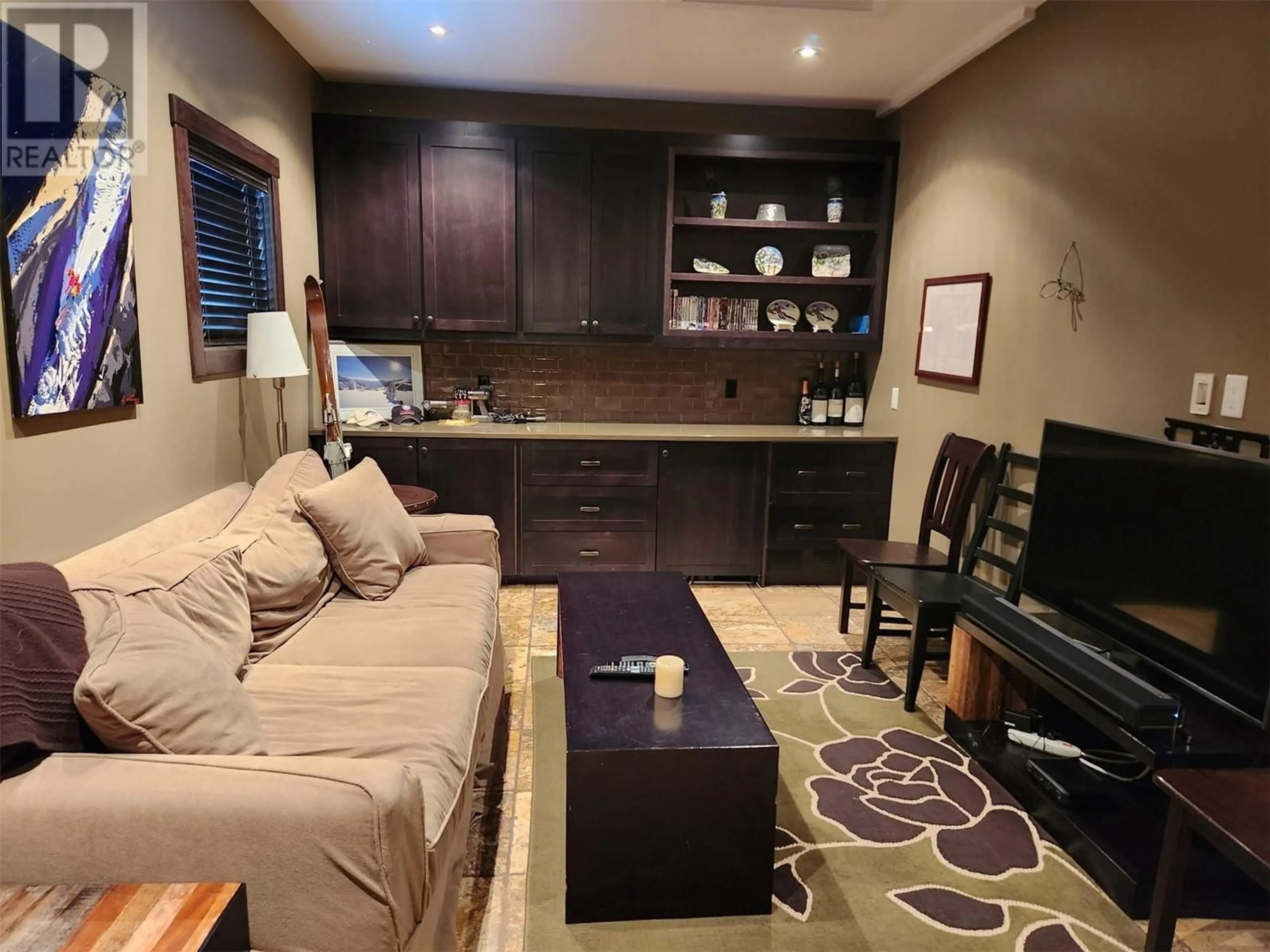 Living room with furniture, unknown for 17 - 2025 GREYWOLF DRIVE, Panorama British Columbia v0a1t0
