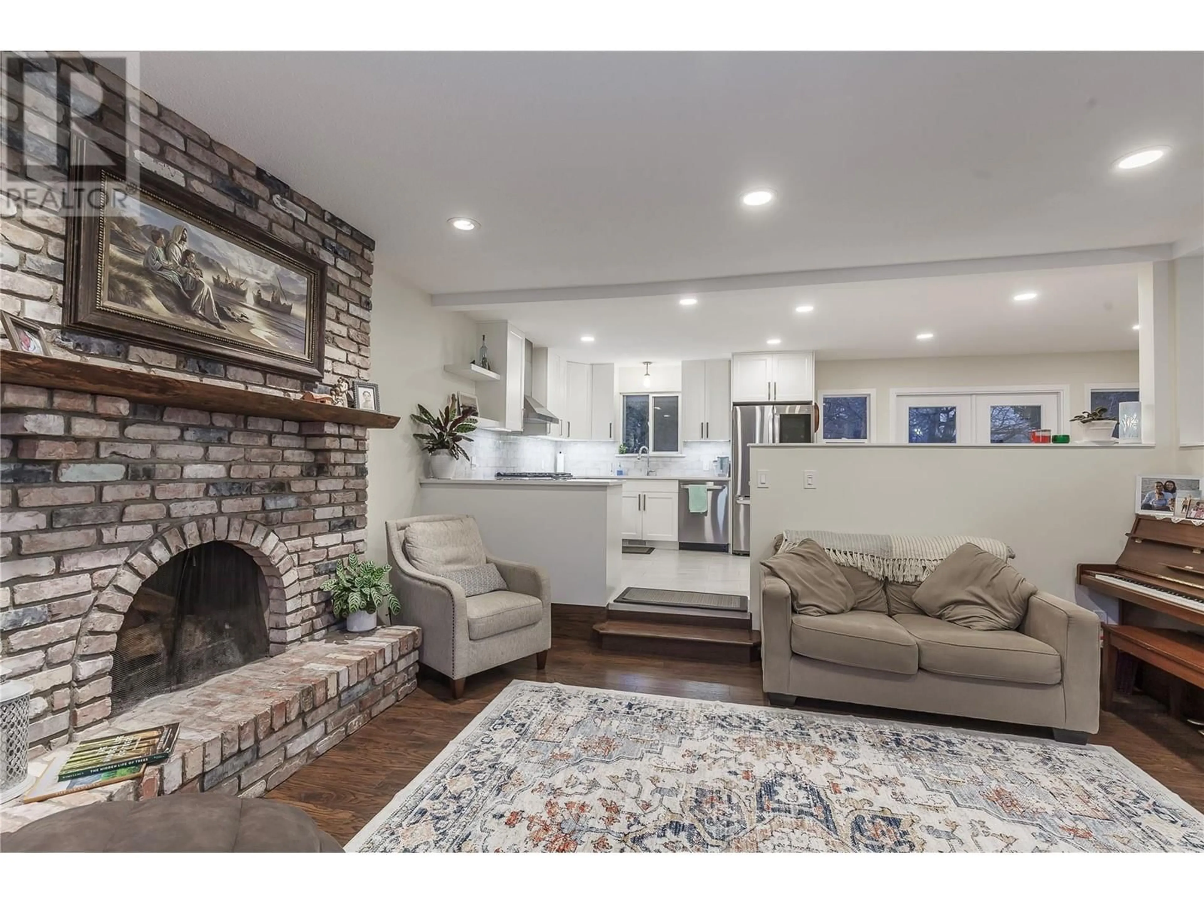 Living room, wood floors for 3908 15 Street, Vernon British Columbia V1T7X1