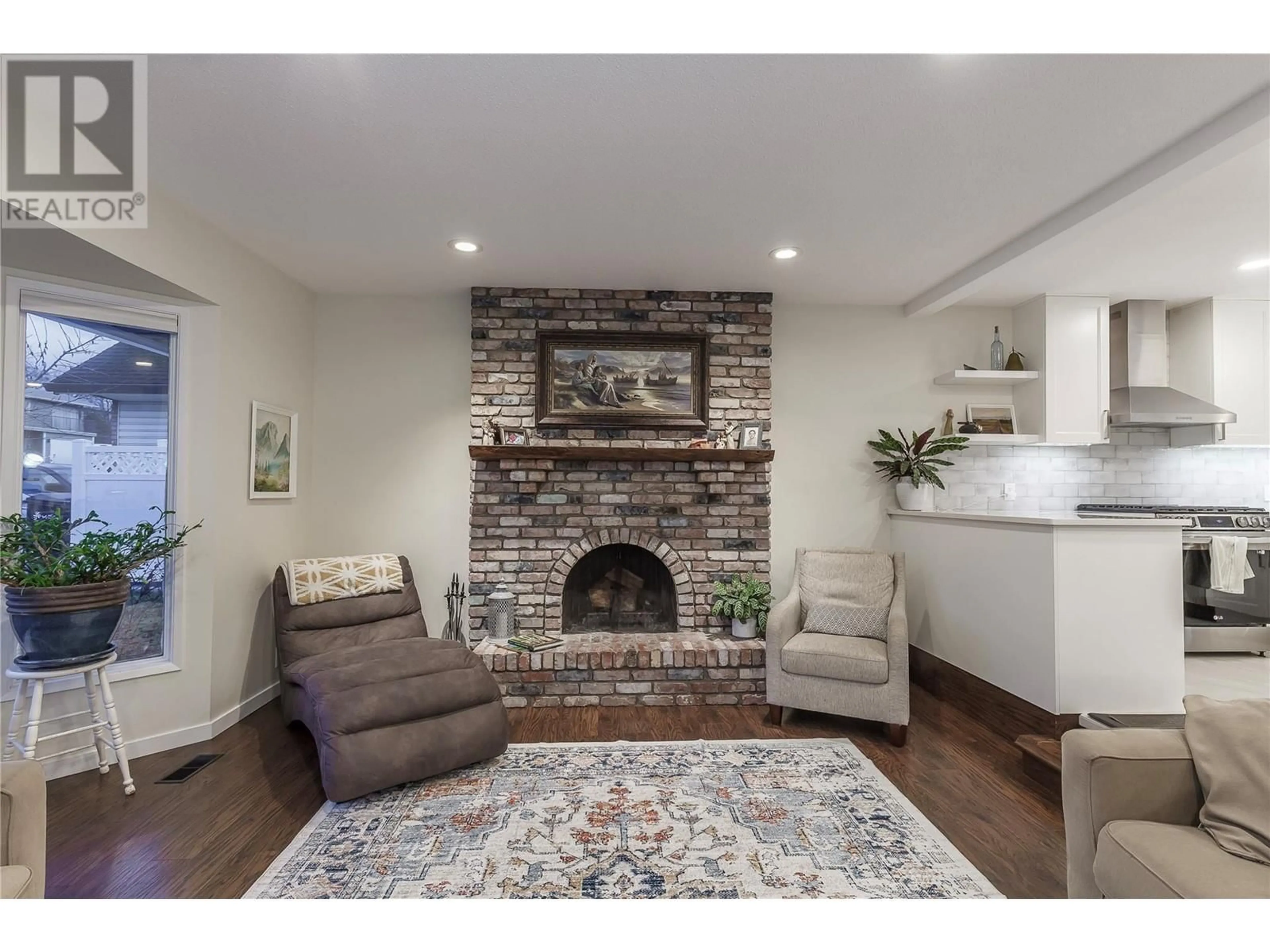 Living room, wood floors for 3908 15 Street, Vernon British Columbia V1T7X1