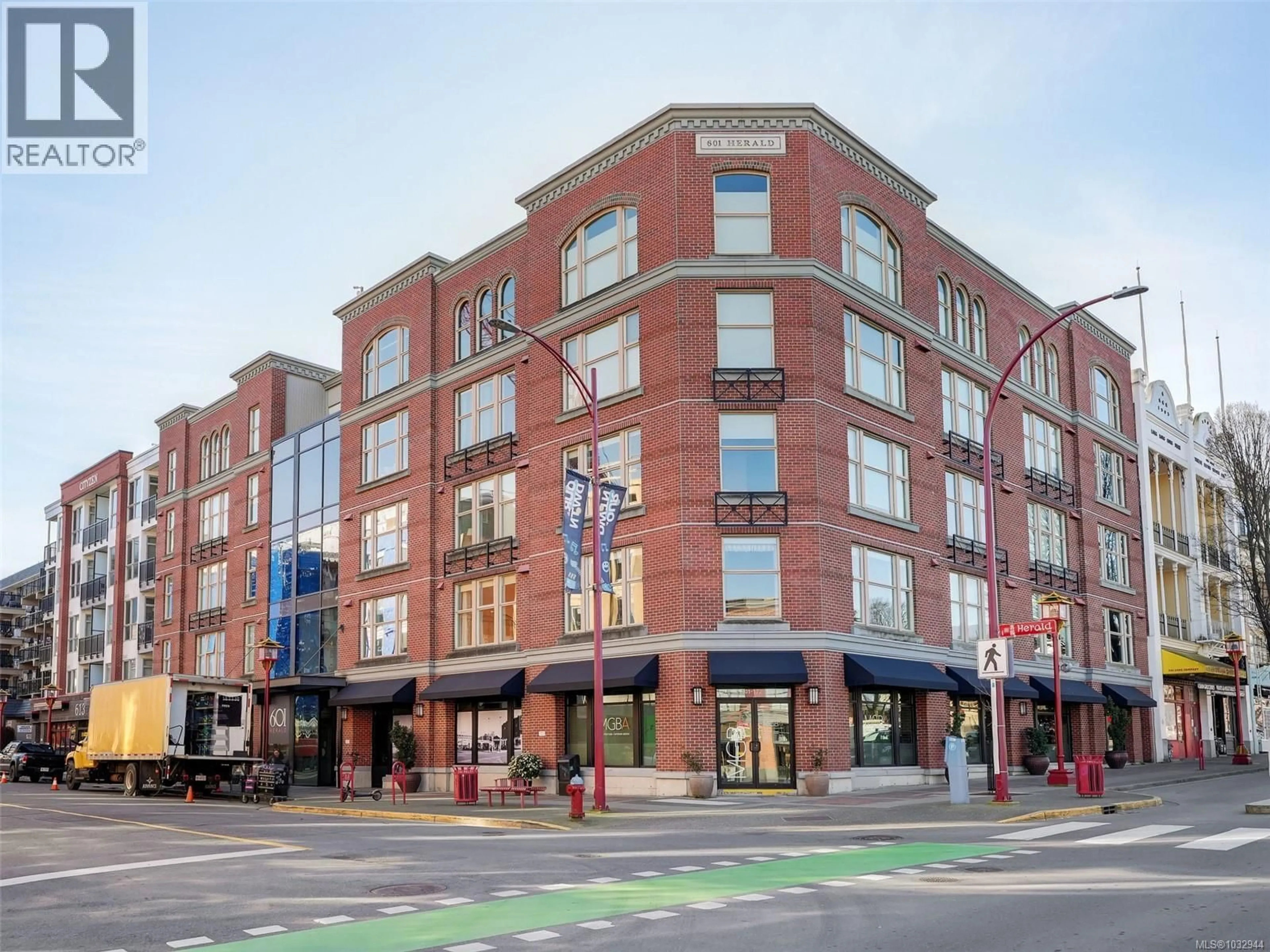 Home with brick exterior material, building for 309 - 601 HERALD STREET, Victoria British Columbia V8W1S8