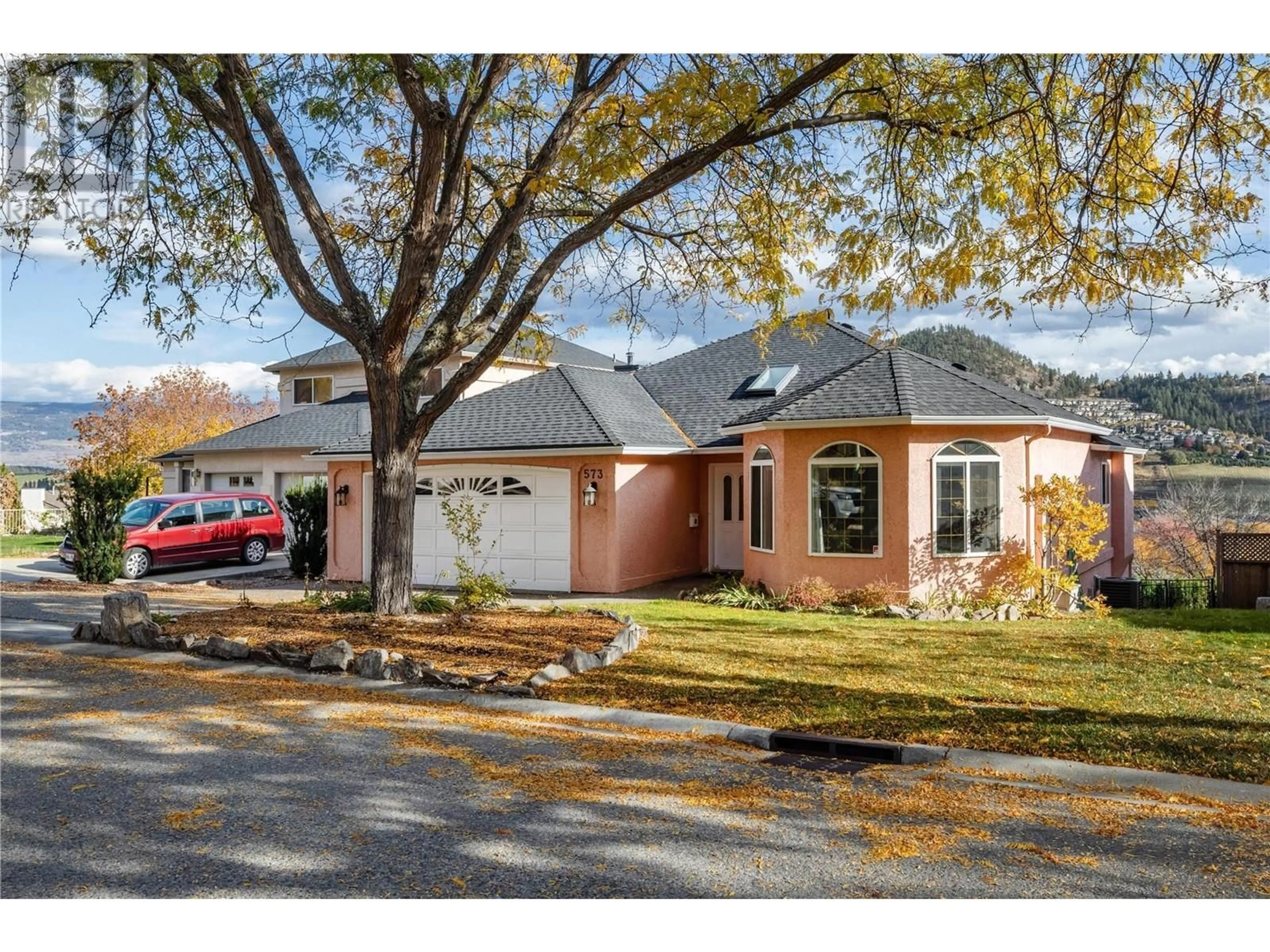Home with brick exterior material, street for 573 SPRUCEVIEW PLACE NORTH, Kelowna British Columbia V1V1S7