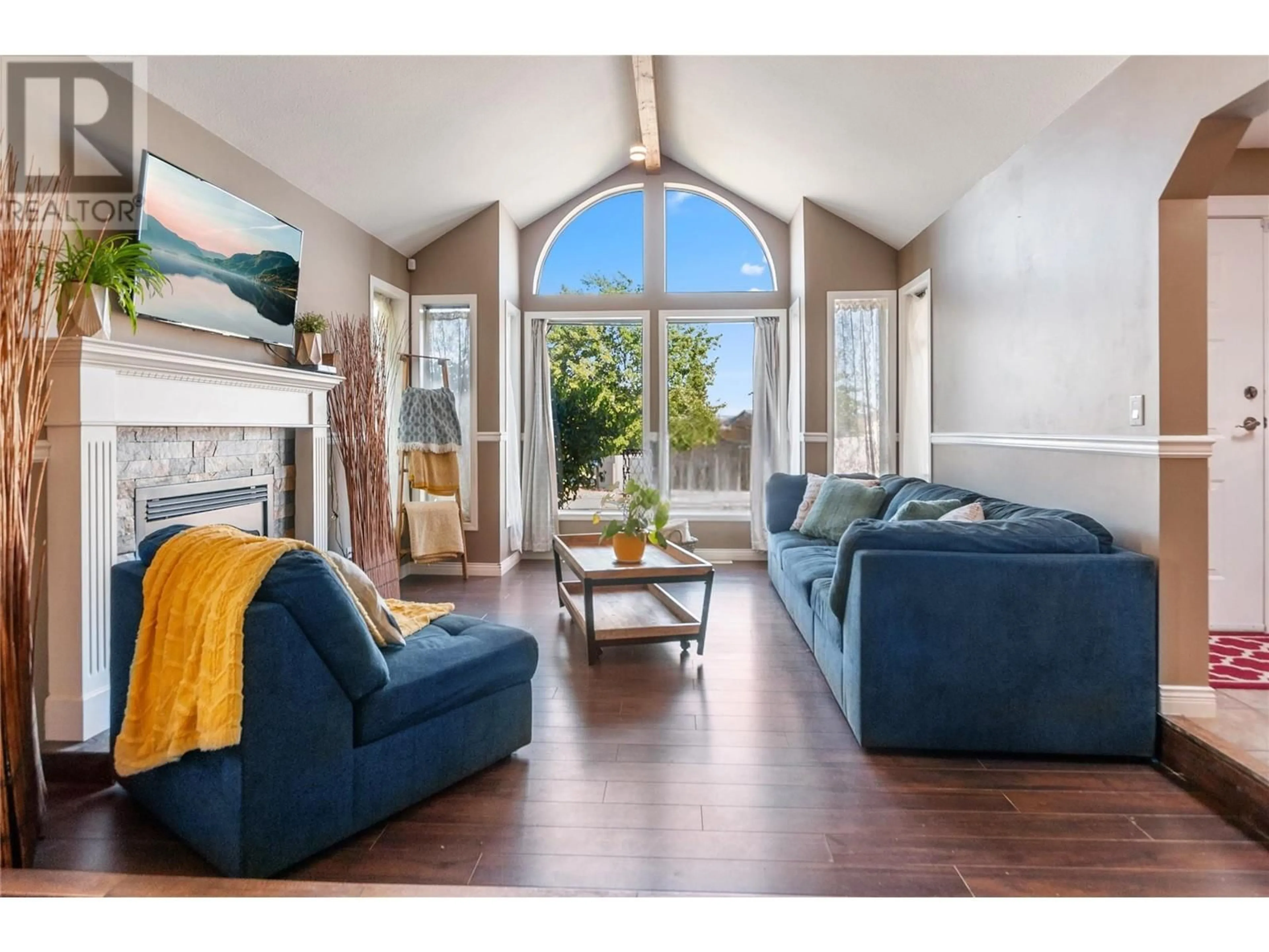 Living room, wood floors for 2404 Wiltse Drive, Penticton British Columbia V2A7Y9