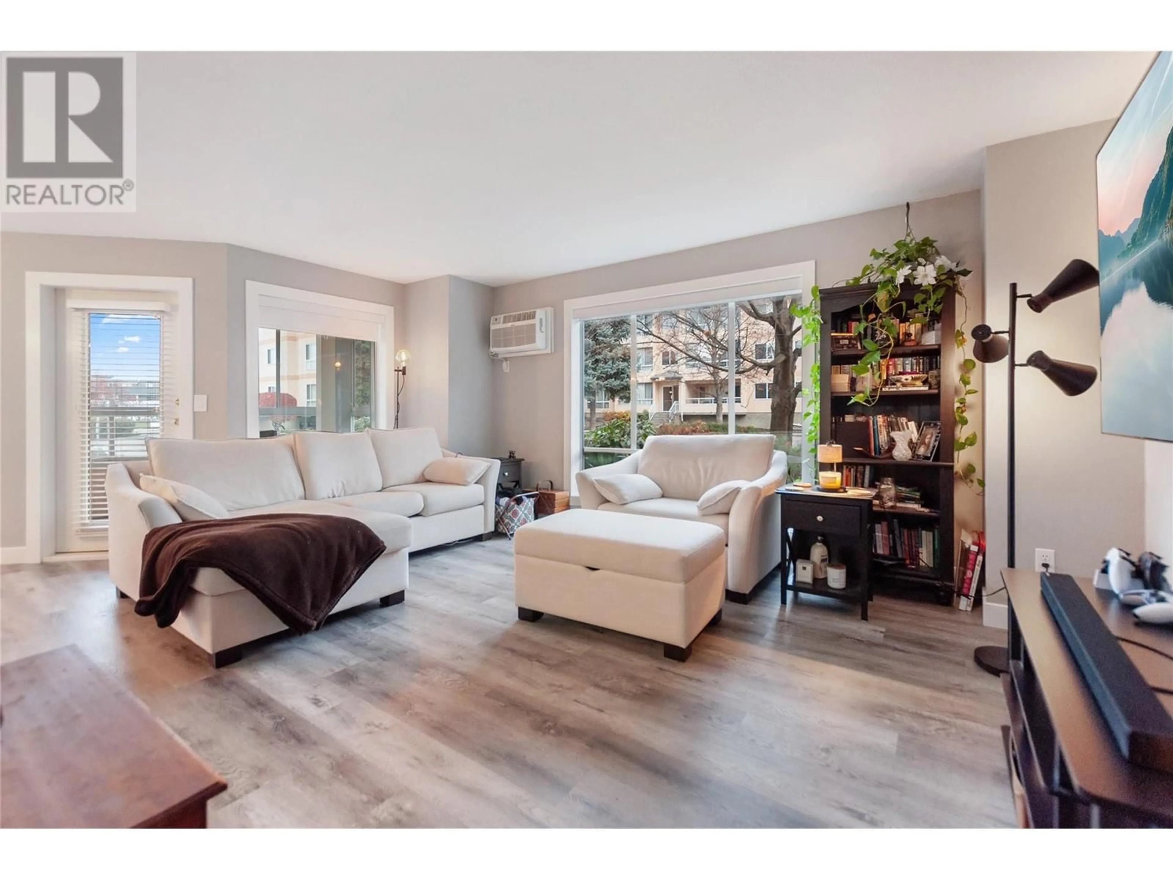 Living room, wood floors for 727 Houghton Road Unit# 102, Kelowna British Columbia V1X7J7